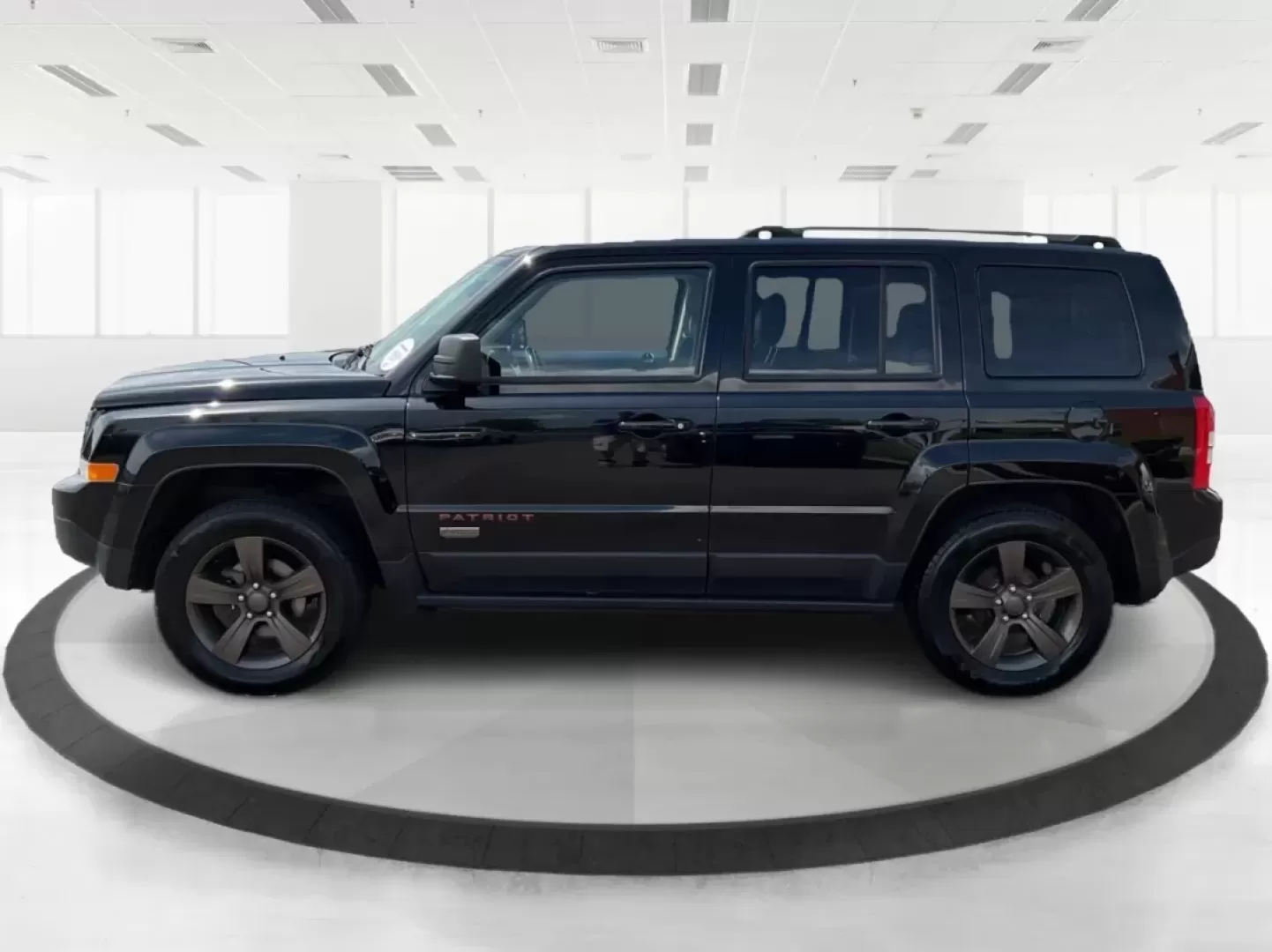 2016 Jeep Patriot 75th Anniversary (1C4NJPBBXGD) with an 2.4L I-4 DOHC engine, located at 880 E. National Road, Vandalia, OH, 45377, (937) 908-9800, 39.891918, -84.183594 - **Discover Your Next Adventure with the 2016 Jeep Patriot 75th Anniversary Edition!**<br /> <br /> Are you ready to embark on your next road trip or weekend adventure? The 2016 Jeep Patriot 75th Anniversary Edition is the perfect vehicle for those who crave exploration while enjoying the comforts of - Photo#5