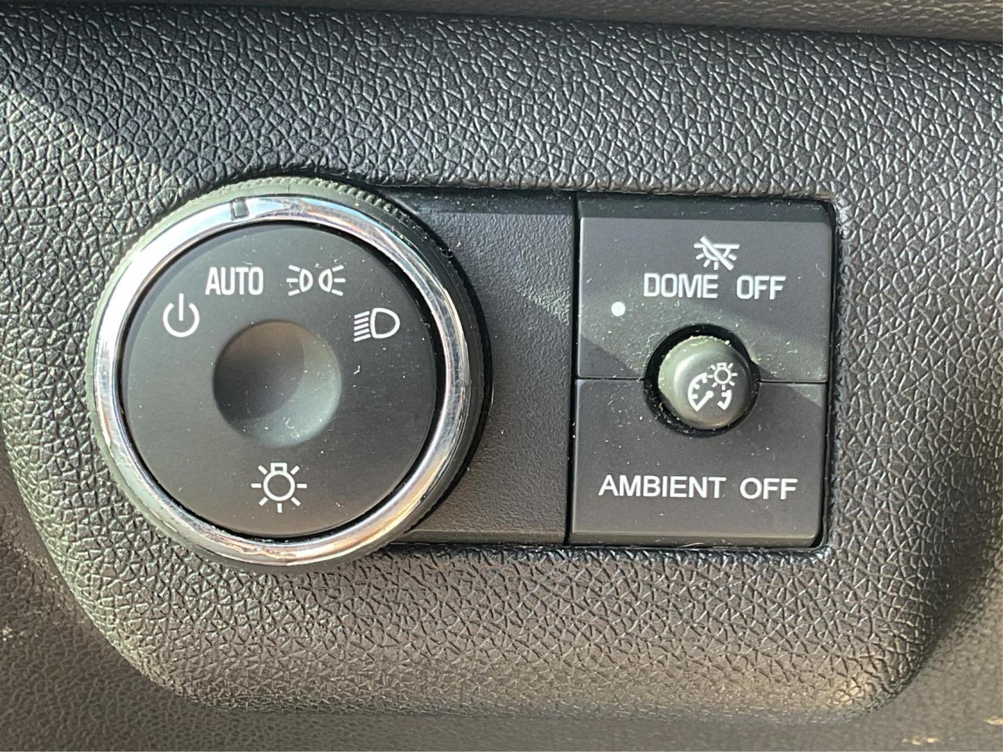 2015 Quicksilver Metallic GMC Acadia SLE-2 AWD (1GKKVPKD4FJ) with an 3.6L V6 DOHC 24V engine, 6-Speed Automatic transmission, located at 1951 S Dayton Lakeview Rd., New Carlisle, OH, 45344, (937) 908-9800, 39.890999, -84.050255 - 2015 GMC Acadia SLE-2 AWD - Photo#16