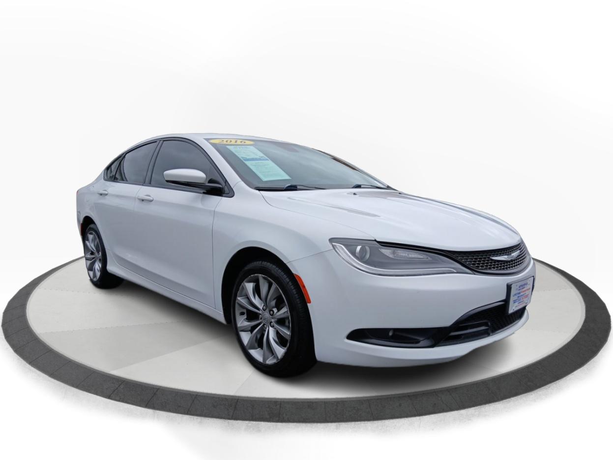 photo of 2016 Chrysler 200 S