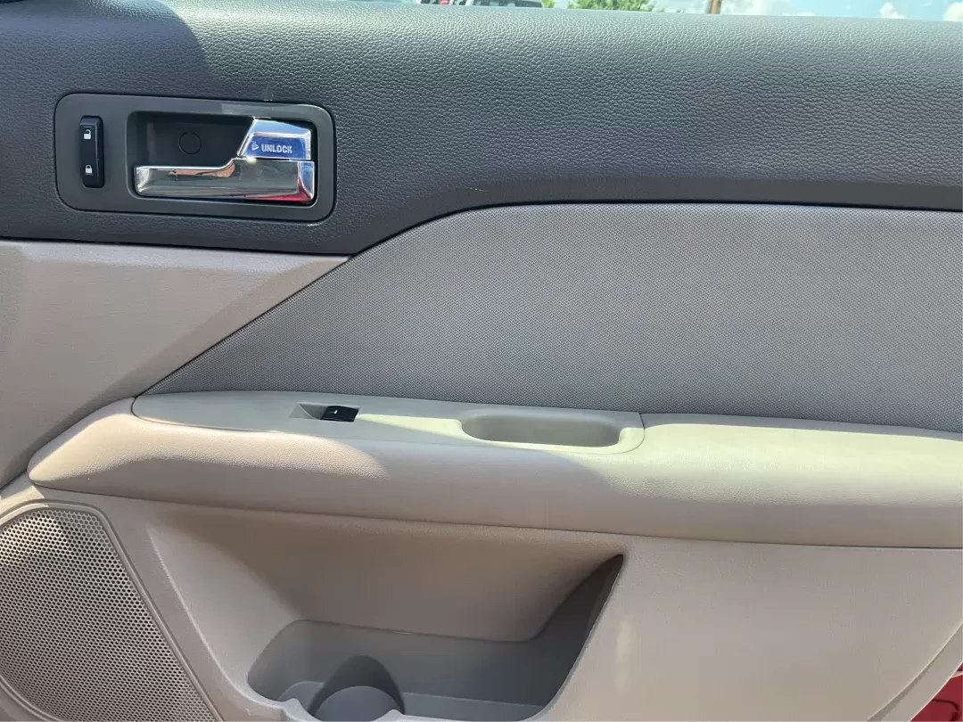 2012 Ford Fusion SE (3FAHP0HA2CR) with an 2.5L L4 DOHC 16V engine, located at 8750 N County Rd 25A, Piqua, OH, 45356, (937) 908-9800, 40.164391, -84.232513 - 2012 Ford Fusion SE - Photo#19