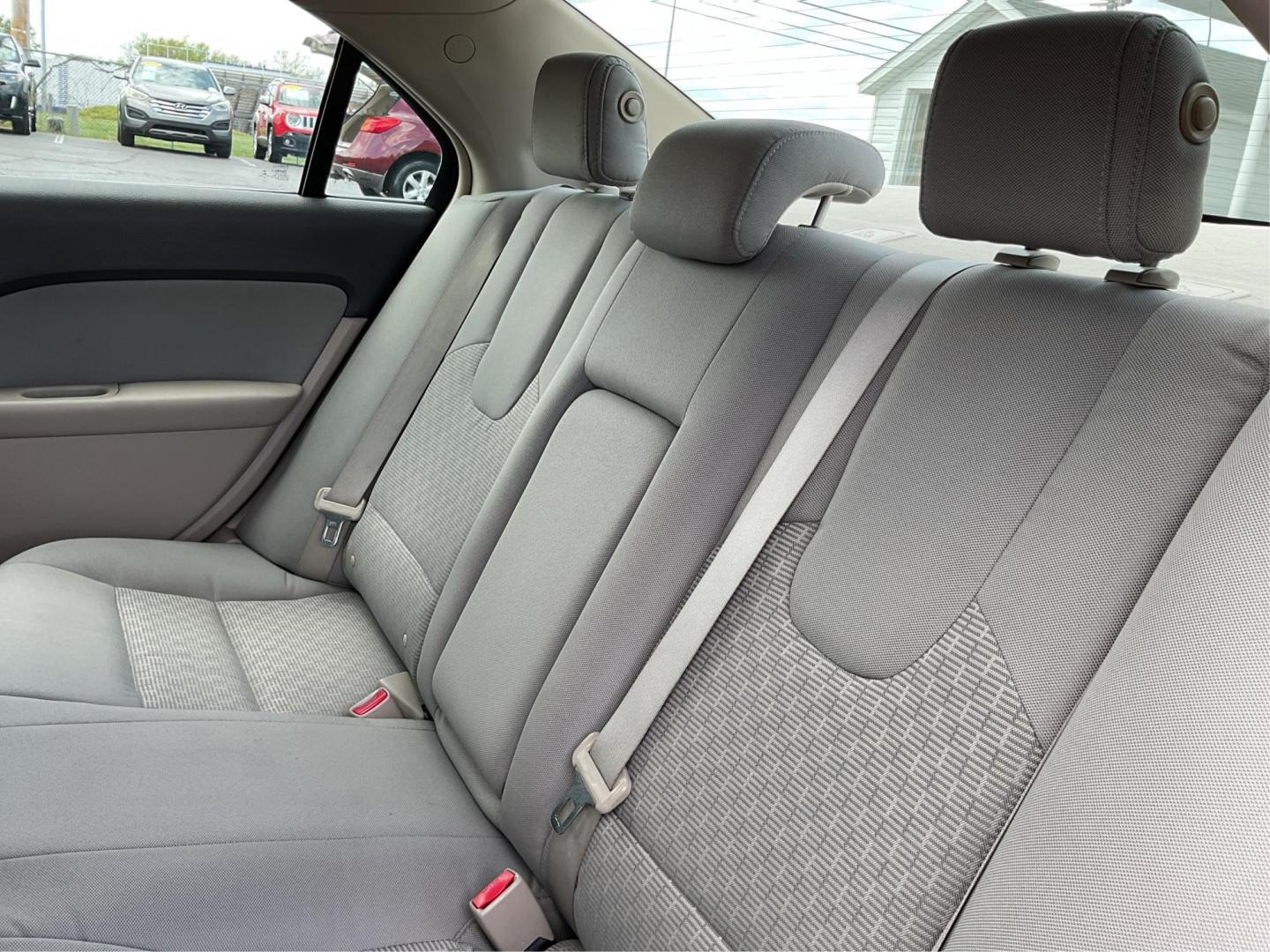 2012 Ford Fusion SE (3FAHP0HA2CR) with an 2.5L L4 DOHC 16V engine, located at 4508 South Dixie Dr, Moraine, OH, 45439, (937) 908-9800, 39.689976, -84.218452 - Photo#9