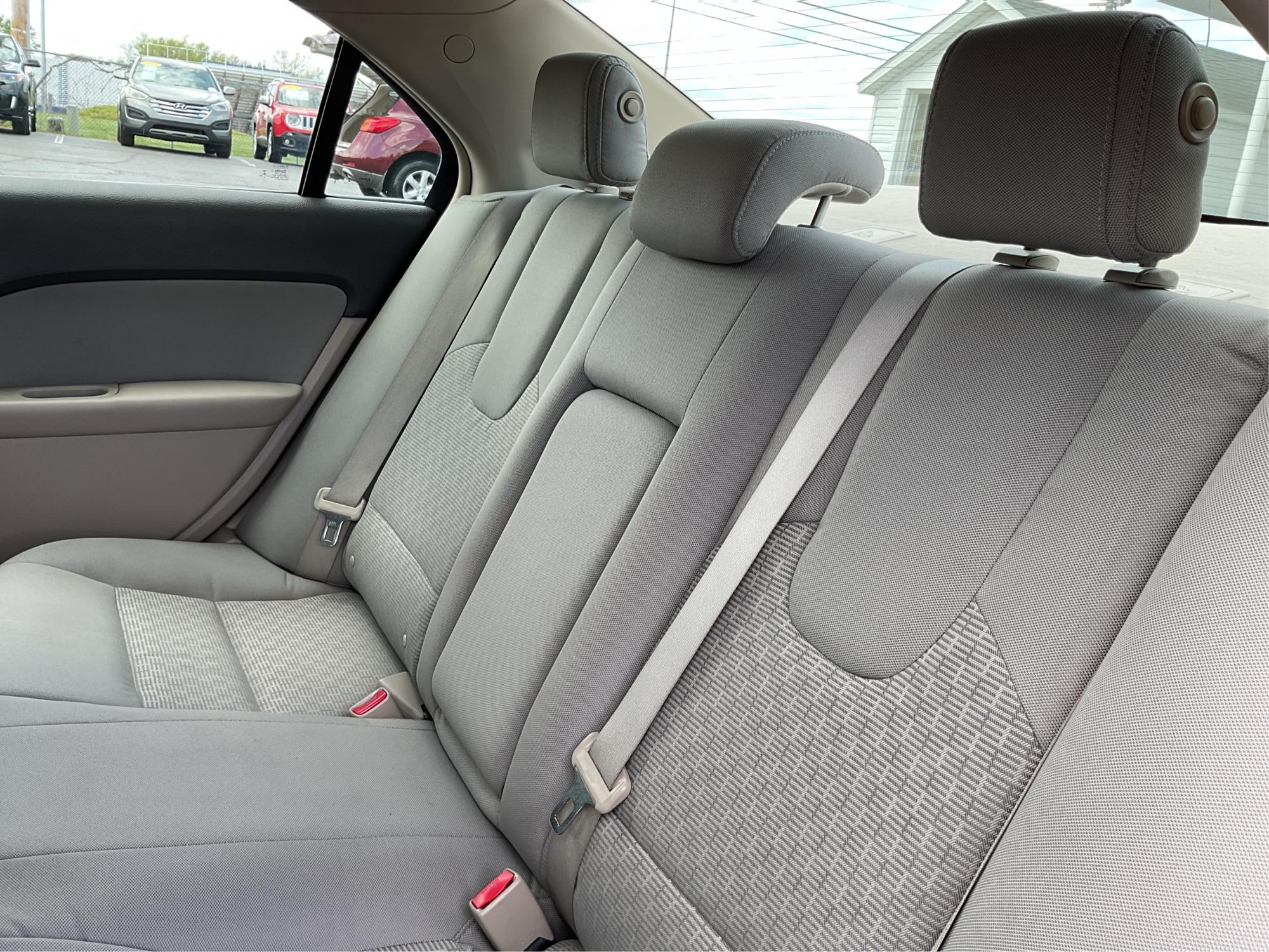2012 Ford Fusion SE (3FAHP0HA2CR) with an 2.5L L4 DOHC 16V engine, located at 4508 South Dixie Dr, Moraine, OH, 45439, (937) 908-9800, 39.689976, -84.218452 - 2012 Ford Fusion SE - Photo#9
