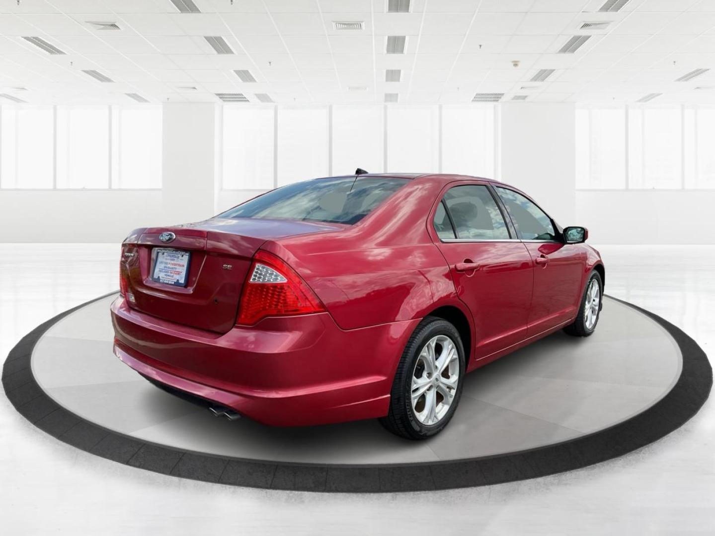 2012 Ford Fusion SE (3FAHP0HA2CR) with an 2.5L L4 DOHC 16V engine, located at 4508 South Dixie Dr, Moraine, OH, 45439, (937) 908-9800, 39.689976, -84.218452 - Photo#2