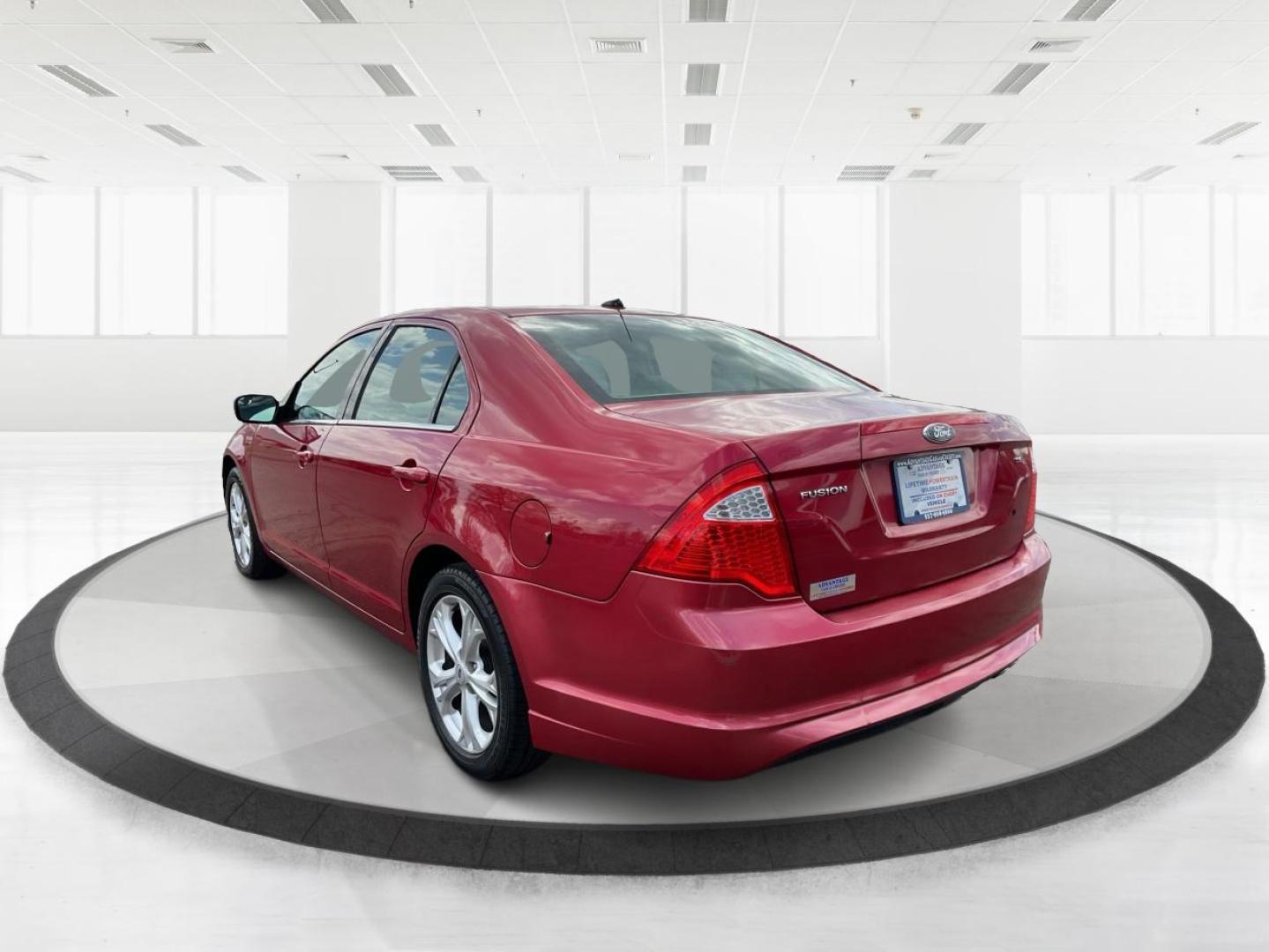 2012 Ford Fusion SE (3FAHP0HA2CR) with an 2.5L L4 DOHC 16V engine, located at 4508 South Dixie Dr, Moraine, OH, 45439, (937) 908-9800, 39.689976, -84.218452 - Photo#4