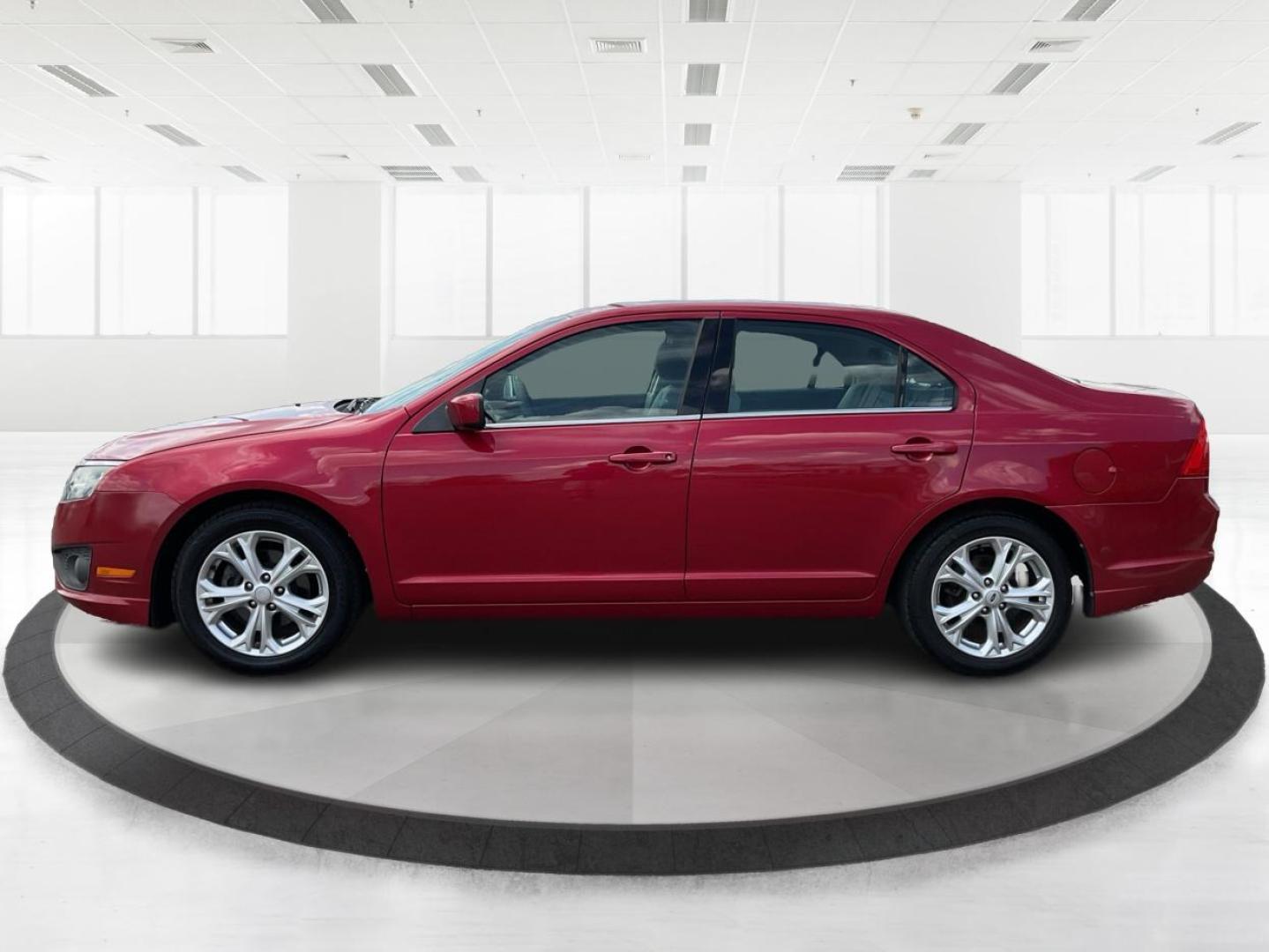 2012 Ford Fusion SE (3FAHP0HA2CR) with an 2.5L L4 DOHC 16V engine, located at 4508 South Dixie Dr, Moraine, OH, 45439, (937) 908-9800, 39.689976, -84.218452 - Photo#5