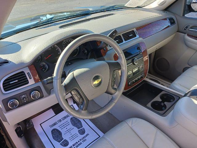 2012 Chevrolet Avalanche LT 4WD (3GNTKFE72CG) with an 5.3L V8 OHV 16V FFV engine, 4-Speed Automatic transmission, located at 8750 N County Rd 25A, Piqua, OH, 45356, (937) 908-9800, 40.164391, -84.232513 - 2012 Chevrolet Avalanche LT 4WD - Photo#6