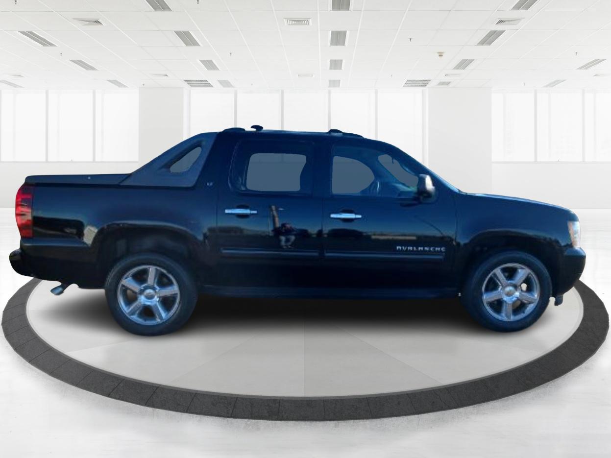 2012 Chevrolet Avalanche LT 4WD (3GNTKFE72CG) with an 5.3L V8 OHV 16V FFV engine, 4-Speed Automatic transmission, located at 8750 N County Rd 25A, Piqua, OH, 45356, (937) 908-9800, 40.164391, -84.232513 - 2012 Chevrolet Avalanche LT 4WD - Photo#14