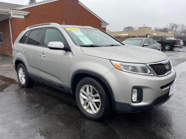 2014 Kia Sorento LX AWD (5XYKTCA60EG) with an 2.4L L4 DOHC 16V engine, 6-Speed Automatic transmission, located at 1184 Kauffman Ave, Fairborn, OH, 45324, (937) 908-9800, 39.807072, -84.030914 - 2014 Kia Sorento LX AWD - Photo#0