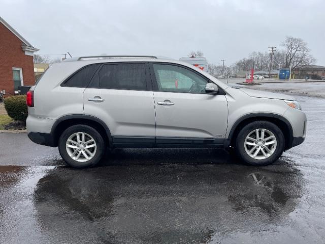 2014 Kia Sorento LX AWD (5XYKTCA60EG) with an 2.4L L4 DOHC 16V engine, 6-Speed Automatic transmission, located at 1184 Kauffman Ave, Fairborn, OH, 45324, (937) 908-9800, 39.807072, -84.030914 - 2014 Kia Sorento LX AWD - Photo#3