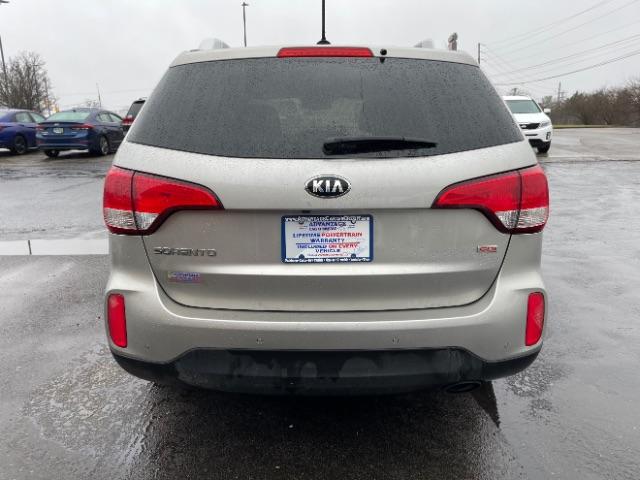 2014 Kia Sorento LX AWD (5XYKTCA60EG) with an 2.4L L4 DOHC 16V engine, 6-Speed Automatic transmission, located at 1184 Kauffman Ave, Fairborn, OH, 45324, (937) 908-9800, 39.807072, -84.030914 - 2014 Kia Sorento LX AWD - Photo#4