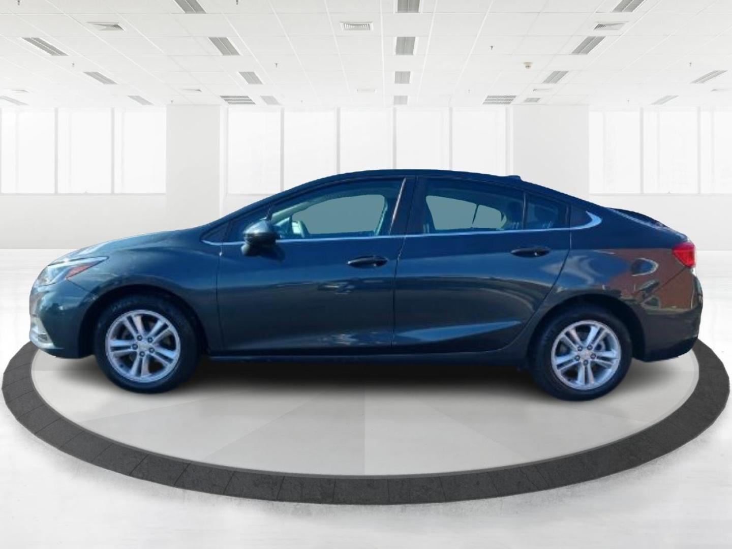 2017 Chevrolet Cruze LT Auto (3G1BE5SM0HS) with an 1.4L L4 DOHC 16V TURBO engine, 6-Speed Automatic transmission, located at 1184 Kauffman Ave, Fairborn, OH, 45324, (937) 908-9800, 39.807072, -84.030914 - 2017 Chevrolet Cruze LT Auto - Photo#3