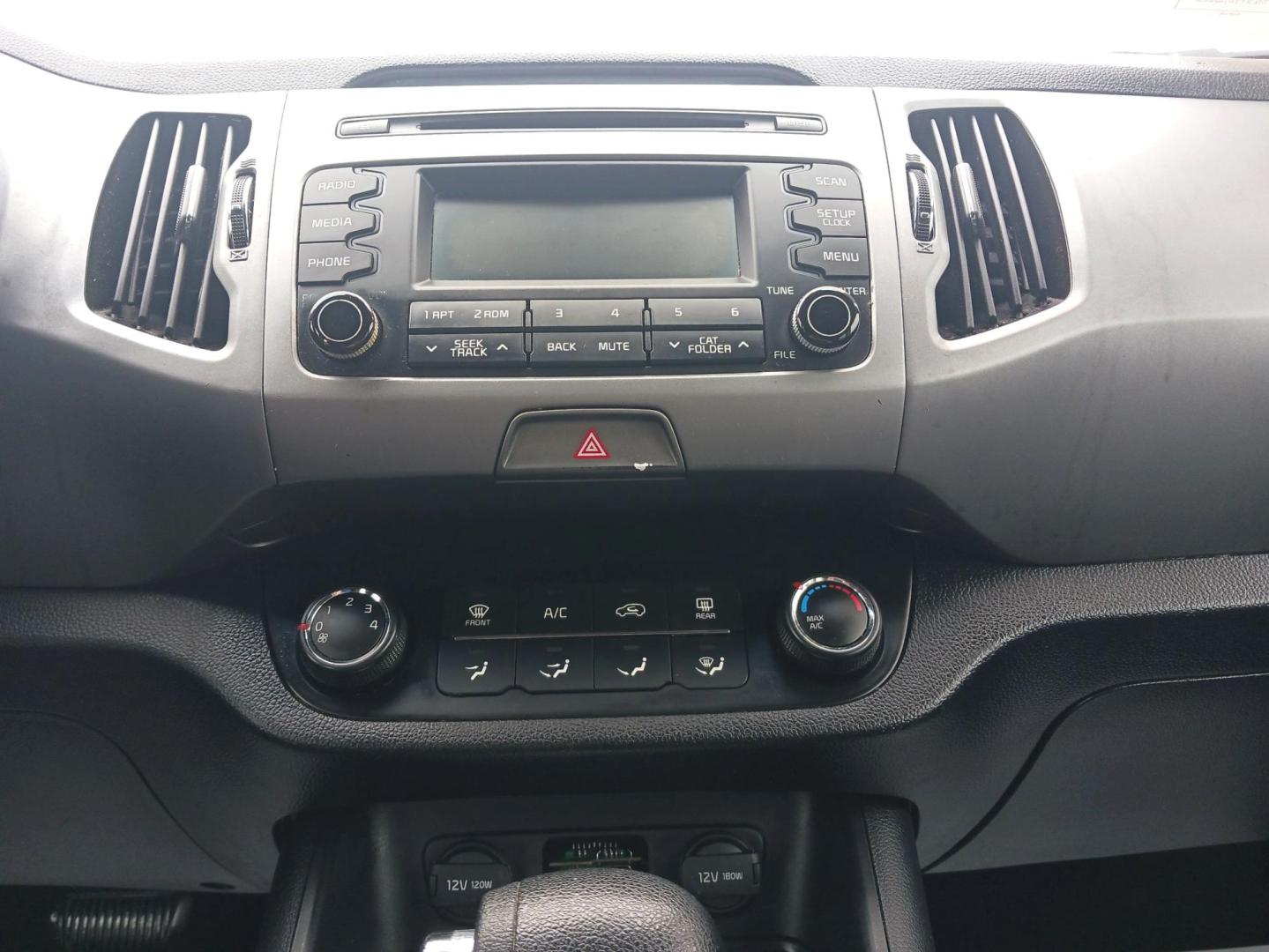 2015 Kia Sportage LX AWD (KNDPBCAC2F7) with an 2.4L V6 DOHC 24V engine, 6-Speed Automatic transmission, located at 1230 East Main St, Xenia, OH, 45385, (937) 908-9800, 39.688026, -83.910172 - Photo#12