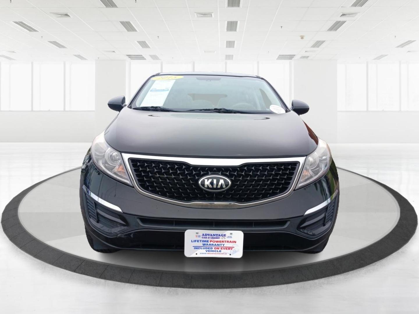 2015 Kia Sportage LX AWD (KNDPBCAC2F7) with an 2.4L V6 DOHC 24V engine, 6-Speed Automatic transmission, located at 1230 East Main St, Xenia, OH, 45385, (937) 908-9800, 39.688026, -83.910172 - Photo#6