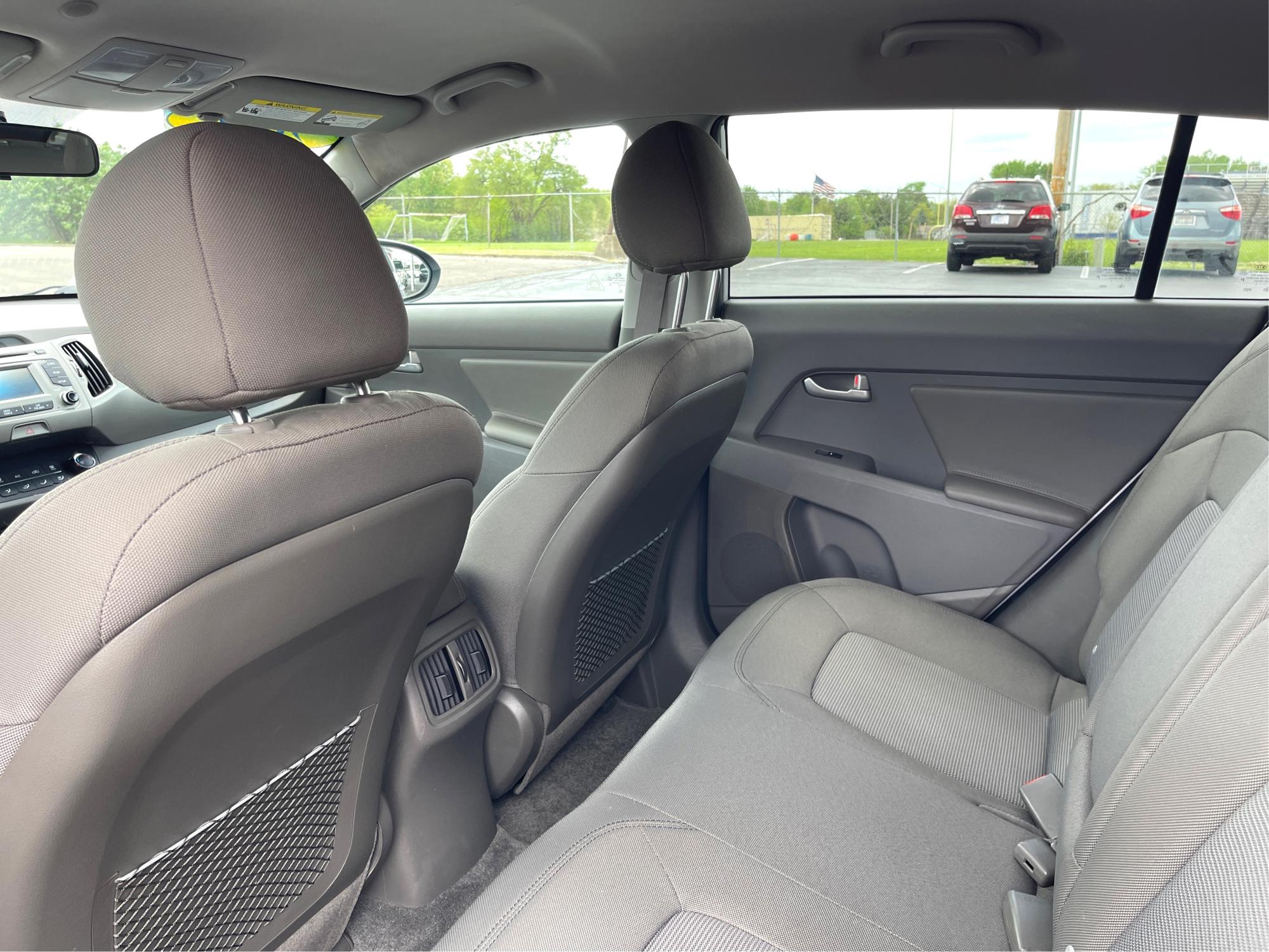 2016 Kia Sportage LX AWD (KNDPBCAC3G7) with an 2.4L V6 DOHC 24V engine, 6-Speed Automatic transmission, located at 4508 South Dixie Dr, Moraine, OH, 45439, (937) 908-9800, 39.689976, -84.218452 - Photo#9
