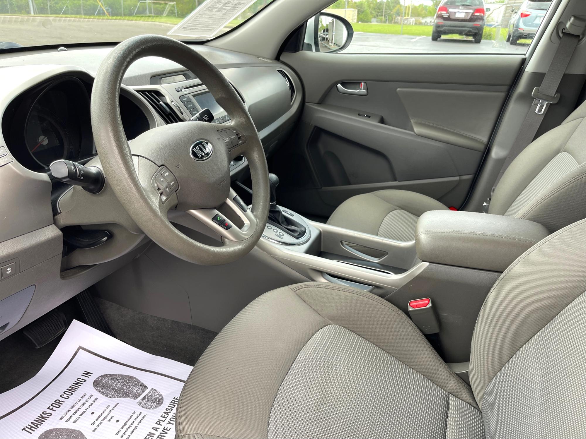 2016 Kia Sportage LX AWD (KNDPBCAC3G7) with an 2.4L V6 DOHC 24V engine, 6-Speed Automatic transmission, located at 4508 South Dixie Dr, Moraine, OH, 45439, (937) 908-9800, 39.689976, -84.218452 - Photo#8
