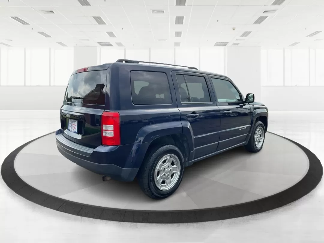 2015 Jeep Patriot Sport 2WD (1C4NJPBAXFD) with an 2.0L L4 DOHC 16V engine, located at 8750 N County Rd 25A, Piqua, OH, 45356, (937) 908-9800, 40.164391, -84.232513 - 2015 Jeep Patriot Sport 2WD - Photo#2
