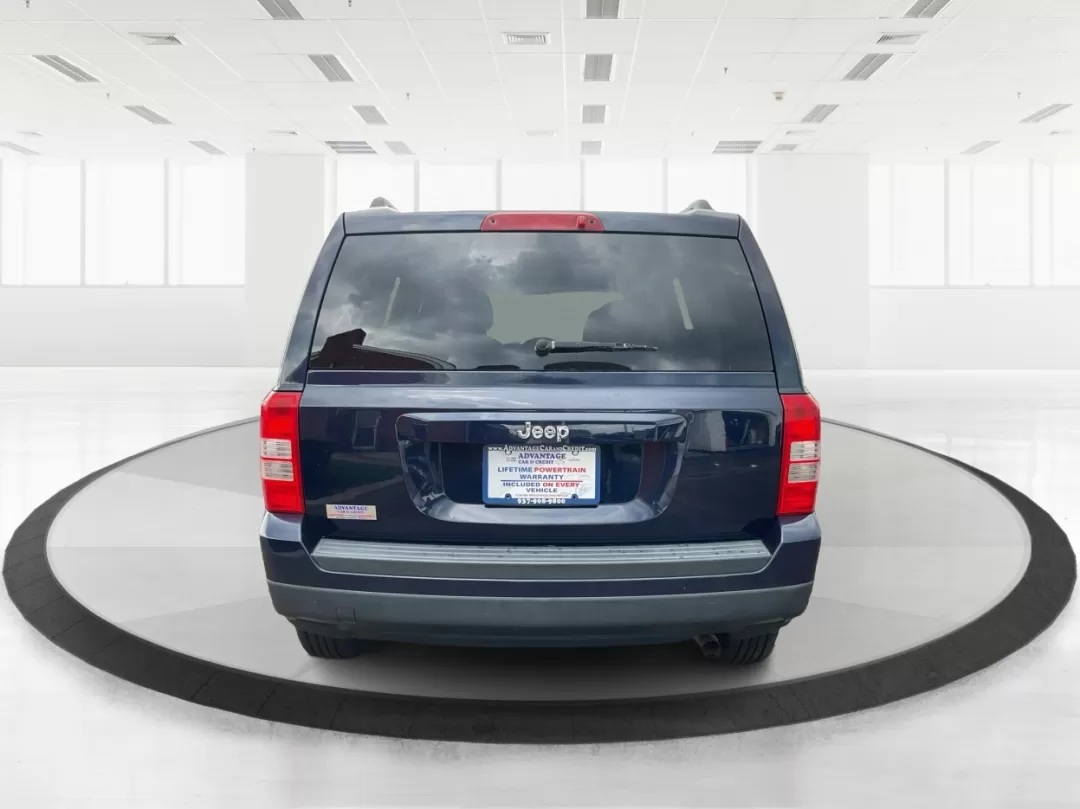 2015 Jeep Patriot Sport 2WD (1C4NJPBAXFD) with an 2.0L L4 DOHC 16V engine, located at 8750 N County Rd 25A, Piqua, OH, 45356, (937) 908-9800, 40.164391, -84.232513 - 2015 Jeep Patriot Sport 2WD - Photo#3