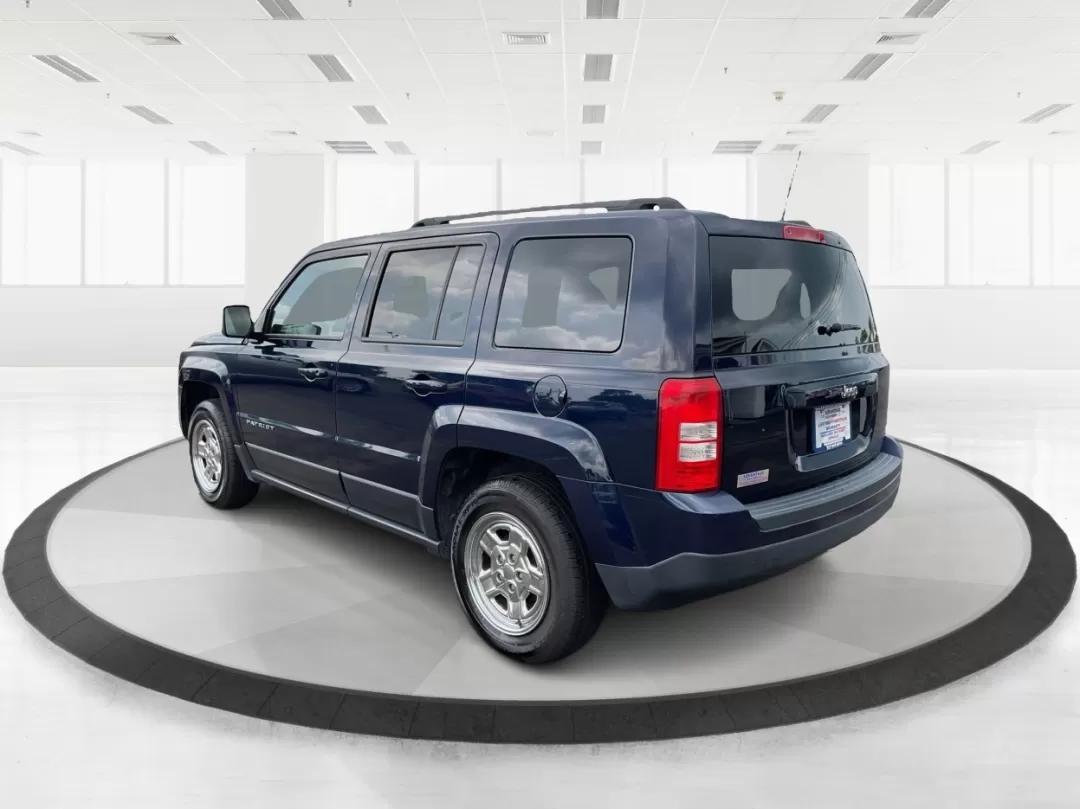 2015 Jeep Patriot Sport 2WD (1C4NJPBAXFD) with an 2.0L L4 DOHC 16V engine, located at 8750 N County Rd 25A, Piqua, OH, 45356, (937) 908-9800, 40.164391, -84.232513 - 2015 Jeep Patriot Sport 2WD - Photo#4