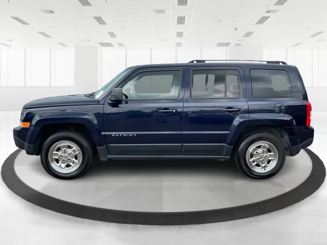 2015 Jeep Patriot Sport 2WD (1C4NJPBAXFD) with an 2.0L L4 DOHC 16V engine, located at 8750 N County Rd 25A, Piqua, OH, 45356, (937) 908-9800, 40.164391, -84.232513 - 2015 Jeep Patriot Sport 2WD - Photo#5
