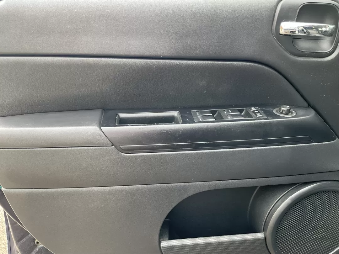 2015 Jeep Patriot Sport 2WD (1C4NJPBAXFD) with an 2.0L L4 DOHC 16V engine, located at 8750 N County Rd 25A, Piqua, OH, 45356, (937) 908-9800, 40.164391, -84.232513 - 2015 Jeep Patriot Sport 2WD - Photo#17