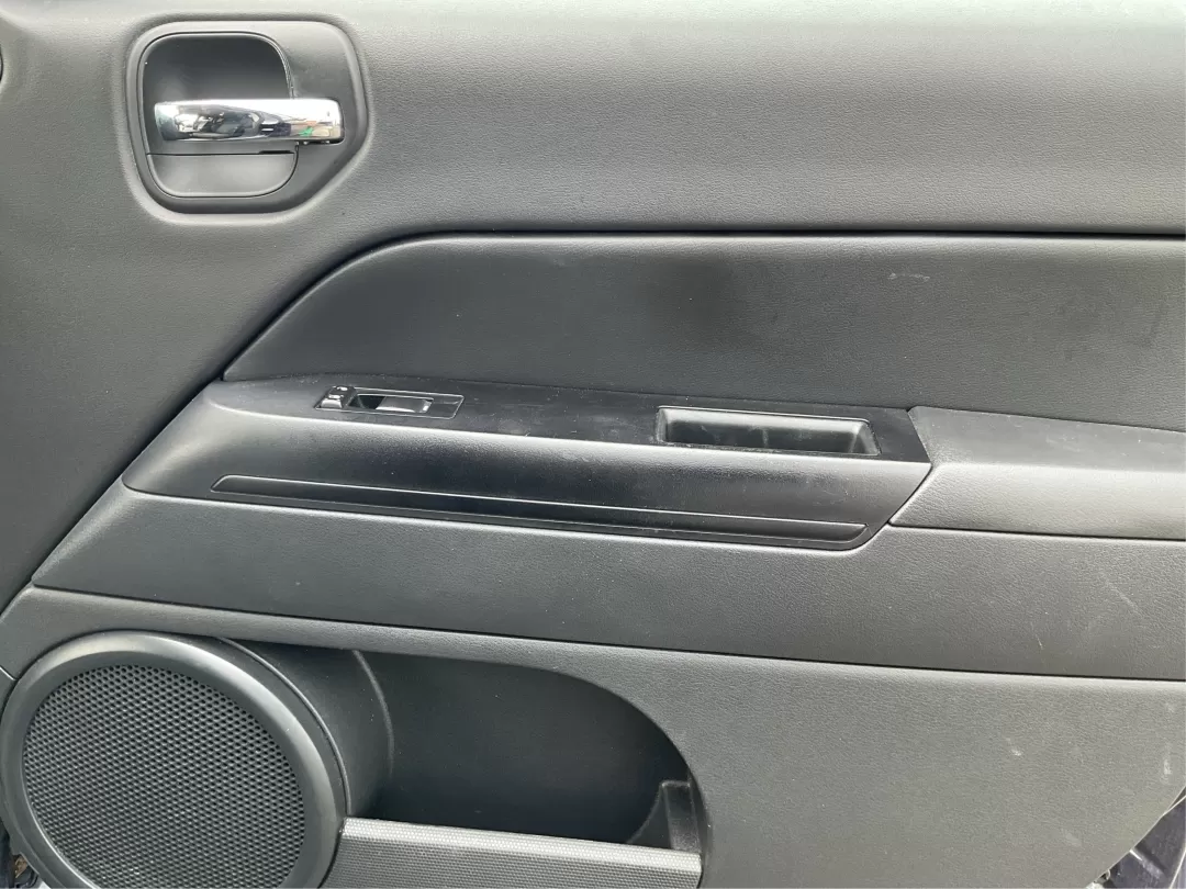 2015 Jeep Patriot Sport 2WD (1C4NJPBAXFD) with an 2.0L L4 DOHC 16V engine, located at 8750 N County Rd 25A, Piqua, OH, 45356, (937) 908-9800, 40.164391, -84.232513 - 2015 Jeep Patriot Sport 2WD - Photo#18