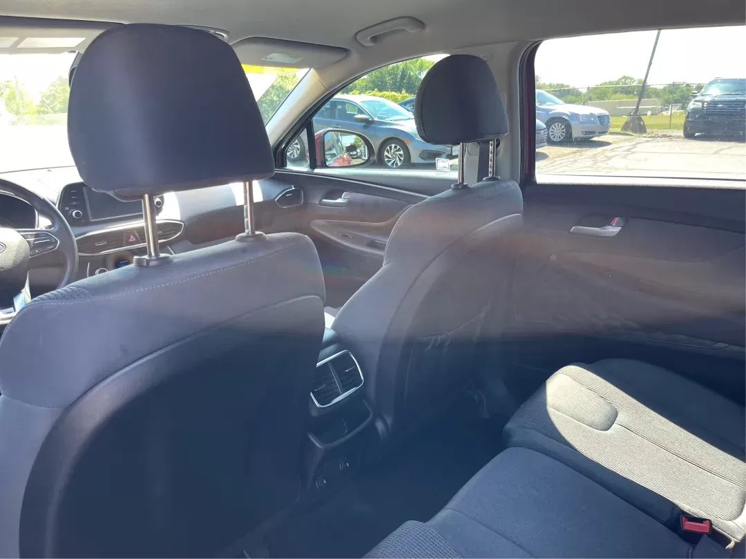 2019 Hyundai Santa Fe SE 2.4 AWD (5NMS2CAD9KH) with an 2.4L L4 DOHC 16V engine, 8-Speed Automatic transmission, located at 8750 N County Rd 25A, Piqua, OH, 45356, (937) 908-9800, 40.164391, -84.232513 - Photo#10