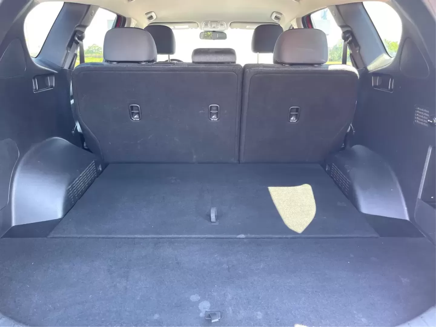 2019 Hyundai Santa Fe SE 2.4 AWD (5NMS2CAD9KH) with an 2.4L L4 DOHC 16V engine, 8-Speed Automatic transmission, located at 8750 N County Rd 25A, Piqua, OH, 45356, (937) 908-9800, 40.164391, -84.232513 - 2019 Hyundai Santa Fe SE 2.4 AWD - Photo#12