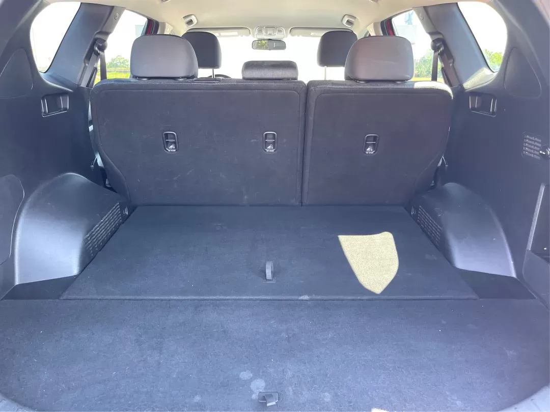 2019 Hyundai Santa Fe SE 2.4 AWD (5NMS2CAD9KH) with an 2.4L L4 DOHC 16V engine, 8-Speed Automatic transmission, located at 8750 N County Rd 25A, Piqua, OH, 45356, (937) 908-9800, 40.164391, -84.232513 - Photo#12