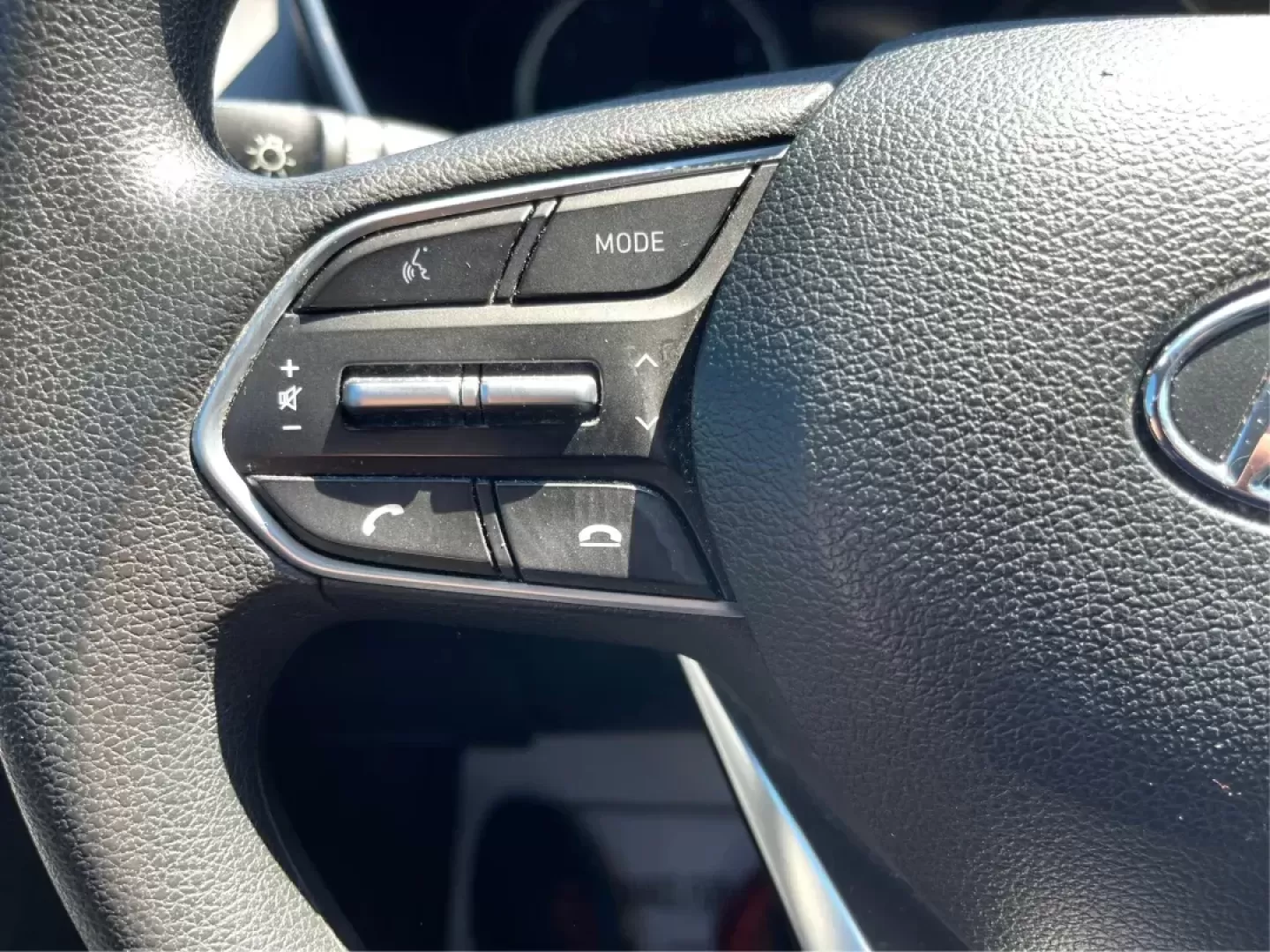 2019 Hyundai Santa Fe SE 2.4 AWD (5NMS2CAD9KH) with an 2.4L L4 DOHC 16V engine, 8-Speed Automatic transmission, located at 8750 N County Rd 25A, Piqua, OH, 45356, (937) 908-9800, 40.164391, -84.232513 - 2019 Hyundai Santa Fe SE 2.4 AWD - Photo#16