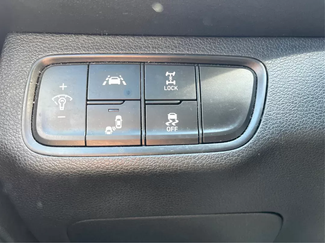 2019 Hyundai Santa Fe SE 2.4 AWD (5NMS2CAD9KH) with an 2.4L L4 DOHC 16V engine, 8-Speed Automatic transmission, located at 8750 N County Rd 25A, Piqua, OH, 45356, (937) 908-9800, 40.164391, -84.232513 - Photo#17