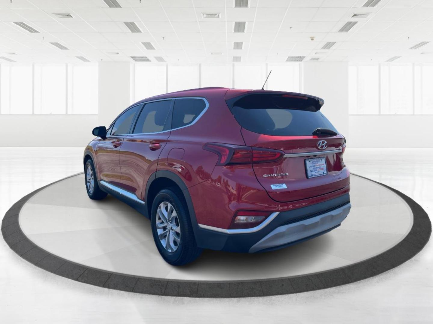 2019 Hyundai Santa Fe SE 2.4 AWD (5NMS2CAD9KH) with an 2.4L L4 DOHC 16V engine, 8-Speed Automatic transmission, located at 1230 East Main St, Xenia, OH, 45385, (937) 908-9800, 39.688026, -83.910172 - 2019 Hyundai Santa Fe SE 2.4 AWD - Photo#4