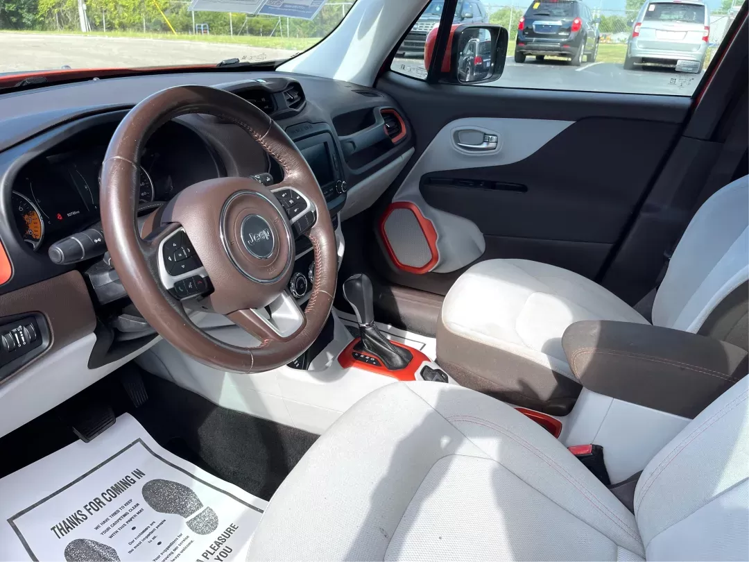 2015 Jeep Renegade Latitude 4WD (ZACCJBBT2FP) with an 2.4L L4 DOHC 16V engine, 6-Speed Manual transmission, located at 1184 Kauffman Ave, Fairborn, OH, 45324, (937) 908-9800, 39.807072, -84.030914 - 2015 Jeep Renegade Latitude 4WD - Photo#9