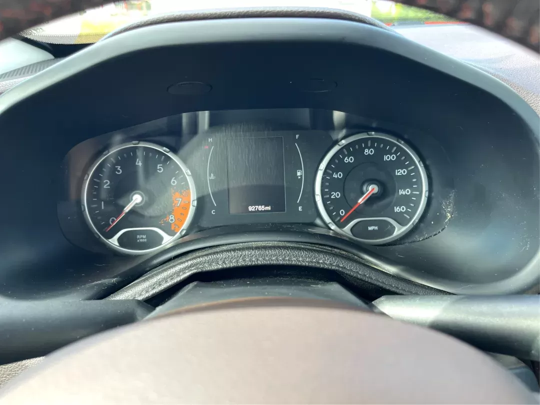 2015 Jeep Renegade Latitude 4WD (ZACCJBBT2FP) with an 2.4L L4 DOHC 16V engine, 6-Speed Manual transmission, located at 1184 Kauffman Ave, Fairborn, OH, 45324, (937) 908-9800, 39.807072, -84.030914 - 2015 Jeep Renegade Latitude 4WD - Photo#15