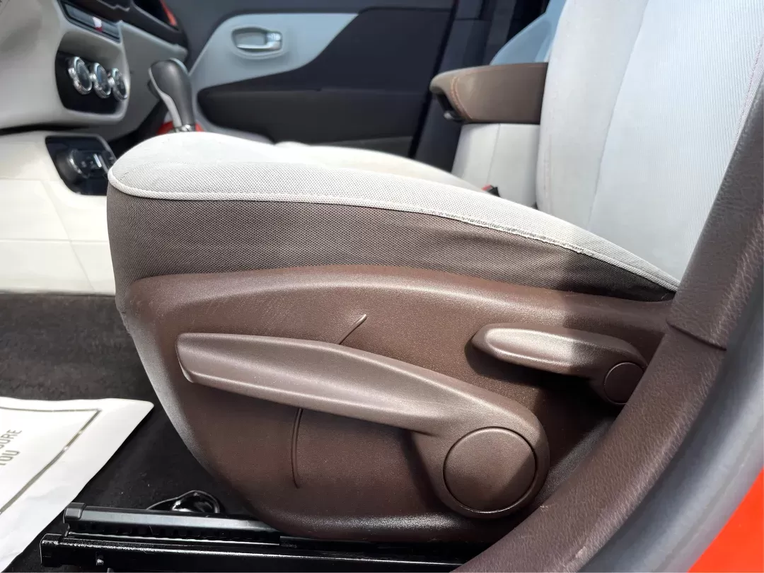 2015 Jeep Renegade Latitude 4WD (ZACCJBBT2FP) with an 2.4L L4 DOHC 16V engine, 6-Speed Manual transmission, located at 1184 Kauffman Ave, Fairborn, OH, 45324, (937) 908-9800, 39.807072, -84.030914 - 2015 Jeep Renegade Latitude 4WD - Photo#18