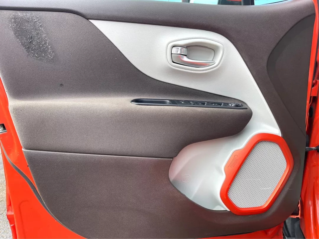 2015 Jeep Renegade Latitude 4WD (ZACCJBBT2FP) with an 2.4L L4 DOHC 16V engine, 6-Speed Manual transmission, located at 1184 Kauffman Ave, Fairborn, OH, 45324, (937) 908-9800, 39.807072, -84.030914 - 2015 Jeep Renegade Latitude 4WD - Photo#19