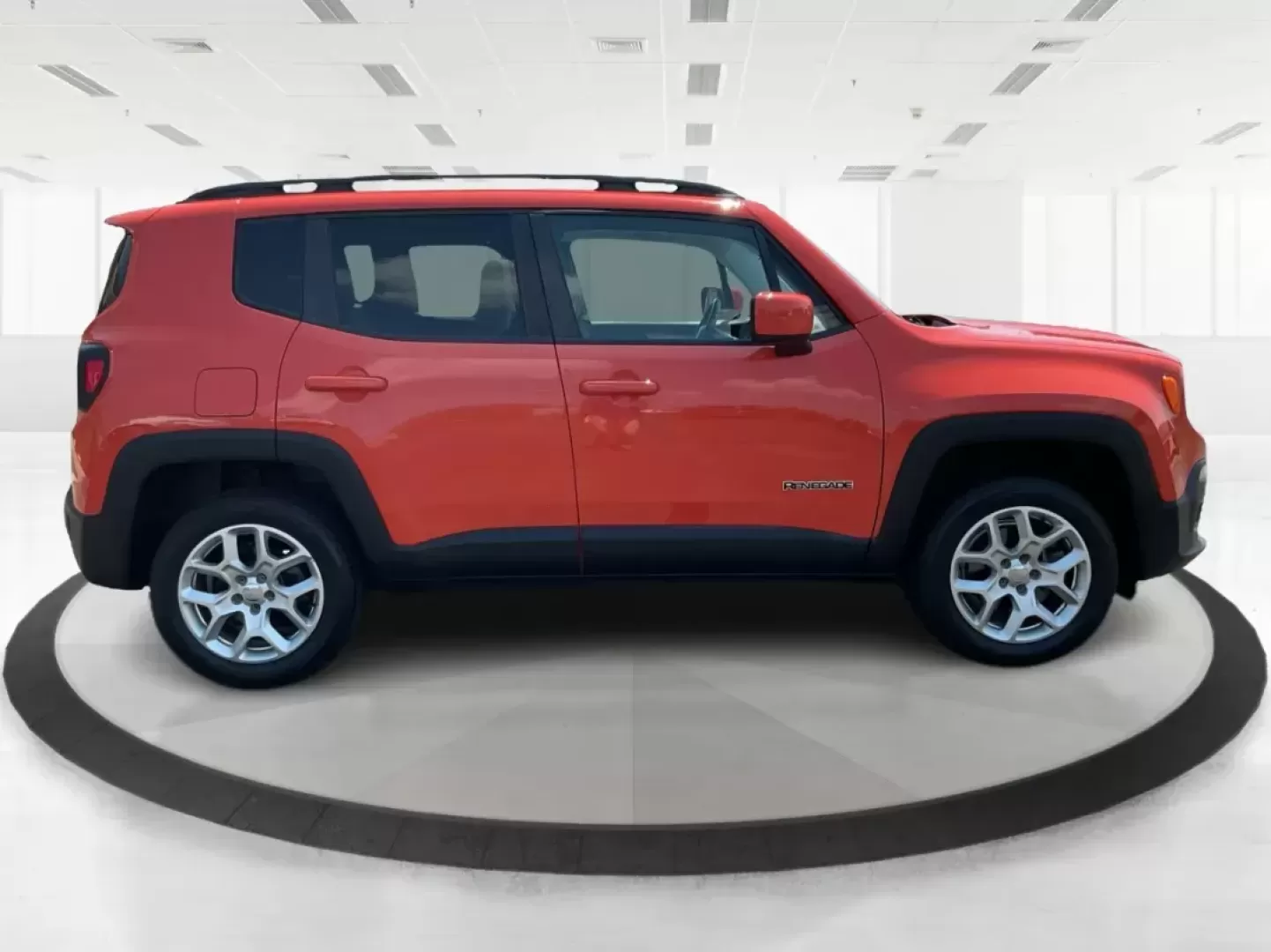 2015 Jeep Renegade Latitude 4WD (ZACCJBBT2FP) with an 2.4L L4 DOHC 16V engine, 6-Speed Manual transmission, located at 1184 Kauffman Ave, Fairborn, OH, 45324, (937) 908-9800, 39.807072, -84.030914 - **Discover Your Next Adventure with the 2015 Jeep Renegade Latitude 4WD at Advantage Car and Credit!**<br /> <br /> Are you ready to embrace a lifestyle filled with adventure and exploration? The 2015 Jeep Renegade Latitude 4WD is your perfect companion for weekend getaways, family outings, and dail - Photo#1