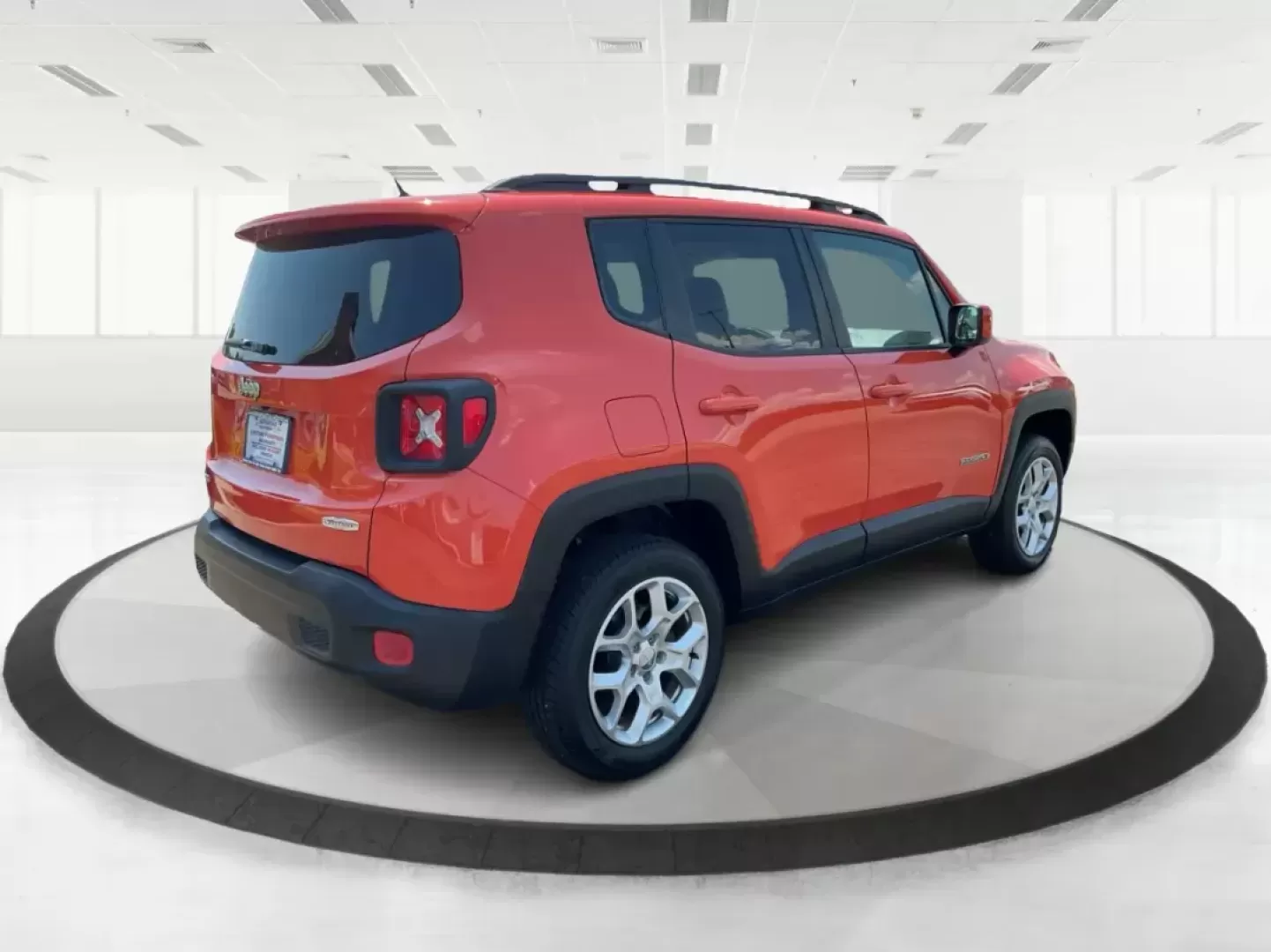 2015 Jeep Renegade Latitude 4WD (ZACCJBBT2FP) with an 2.4L L4 DOHC 16V engine, 6-Speed Manual transmission, located at 1184 Kauffman Ave, Fairborn, OH, 45324, (937) 908-9800, 39.807072, -84.030914 - **Discover Your Next Adventure with the 2015 Jeep Renegade Latitude 4WD at Advantage Car and Credit!**<br /> <br /> Are you ready to embrace a lifestyle filled with adventure and exploration? The 2015 Jeep Renegade Latitude 4WD is your perfect companion for weekend getaways, family outings, and dail - Photo#2