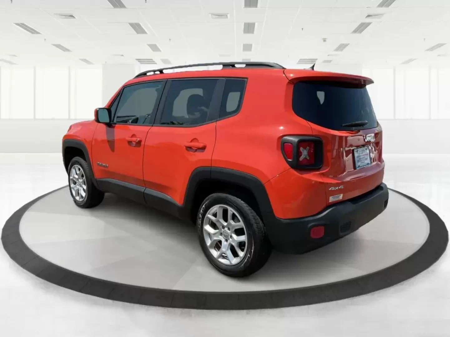 2015 Jeep Renegade Latitude 4WD (ZACCJBBT2FP) with an 2.4L L4 DOHC 16V engine, 6-Speed Manual transmission, located at 1184 Kauffman Ave, Fairborn, OH, 45324, (937) 908-9800, 39.807072, -84.030914 - **Discover Your Next Adventure with the 2015 Jeep Renegade Latitude 4WD at Advantage Car and Credit!**<br /> <br /> Are you ready to embrace a lifestyle filled with adventure and exploration? The 2015 Jeep Renegade Latitude 4WD is your perfect companion for weekend getaways, family outings, and dail - Photo#4