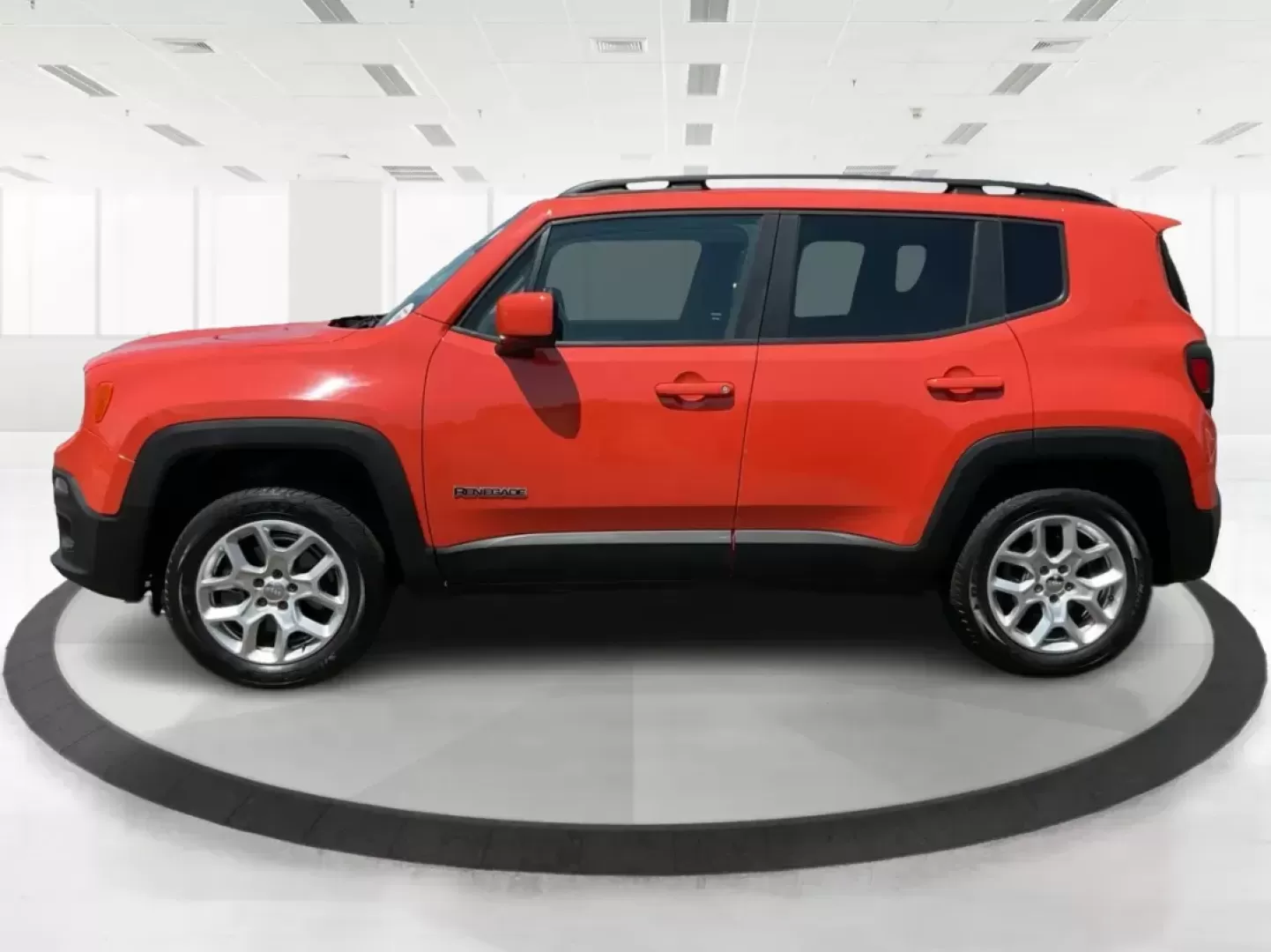 2015 Jeep Renegade Latitude 4WD (ZACCJBBT2FP) with an 2.4L L4 DOHC 16V engine, 6-Speed Manual transmission, located at 1184 Kauffman Ave, Fairborn, OH, 45324, (937) 908-9800, 39.807072, -84.030914 - **Discover Your Next Adventure with the 2015 Jeep Renegade Latitude 4WD at Advantage Car and Credit!**<br /> <br /> Are you ready to embrace a lifestyle filled with adventure and exploration? The 2015 Jeep Renegade Latitude 4WD is your perfect companion for weekend getaways, family outings, and dail - Photo#5