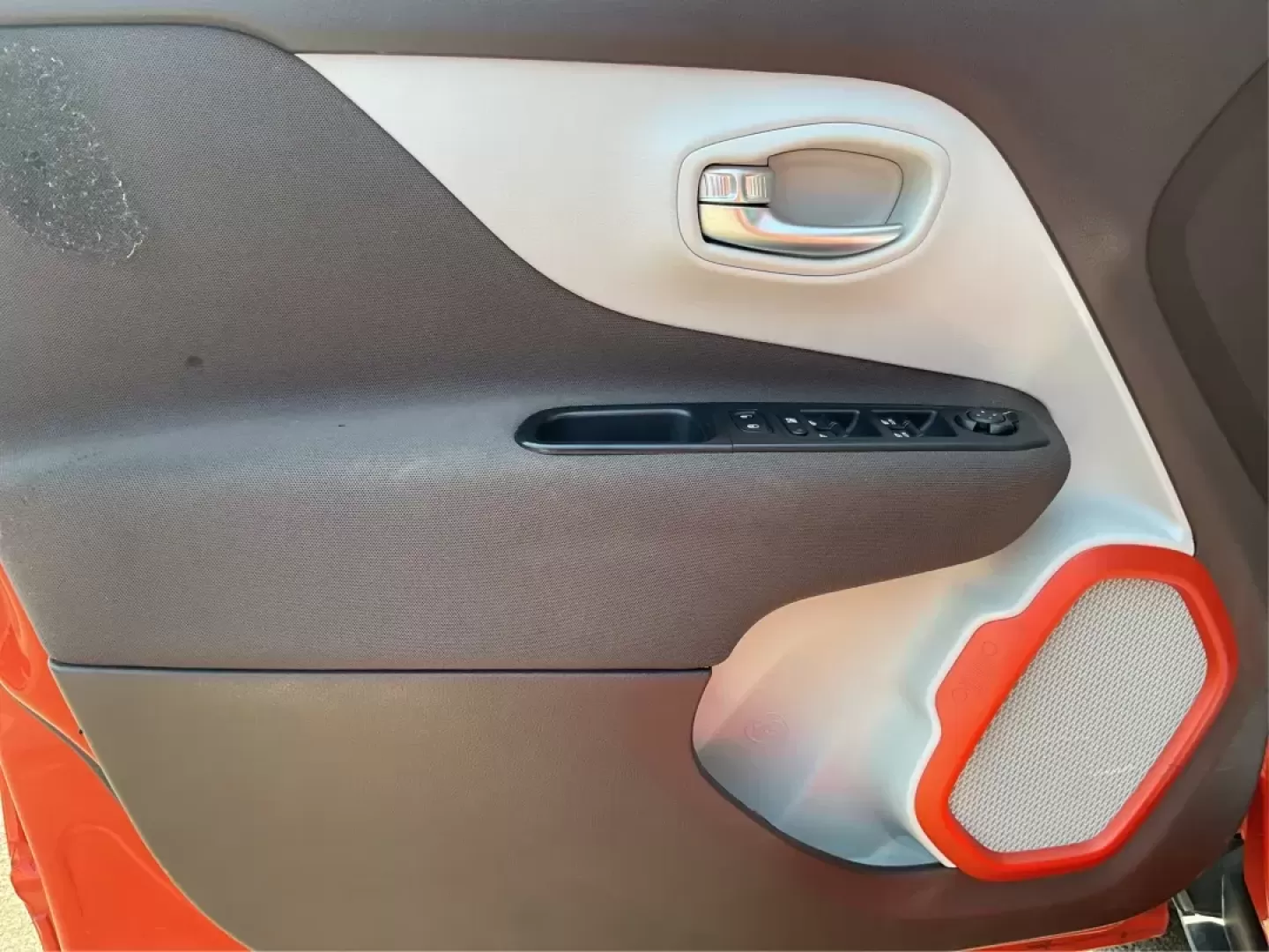 2015 Jeep Renegade Latitude 4WD (ZACCJBBT2FP) with an 2.4L L4 DOHC 16V engine, 6-Speed Manual transmission, located at 1184 Kauffman Ave, Fairborn, OH, 45324, (937) 908-9800, 39.807072, -84.030914 - **Discover Your Next Adventure with the 2015 Jeep Renegade Latitude 4WD at Advantage Car and Credit!**<br /> <br /> Are you ready to embrace a lifestyle filled with adventure and exploration? The 2015 Jeep Renegade Latitude 4WD is your perfect companion for weekend getaways, family outings, and dail - Photo#17
