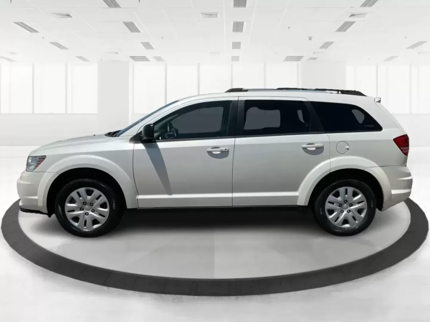 2017 Dodge Journey SE (3C4PDCAB2HT) with an 2.4L L4 DOHC 16V engine, 4-Speed Automatic transmission, located at 1951 S Dayton Lakeview Rd., New Carlisle, OH, 45344, (937) 908-9800, 39.890999, -84.050255 - Photo#4