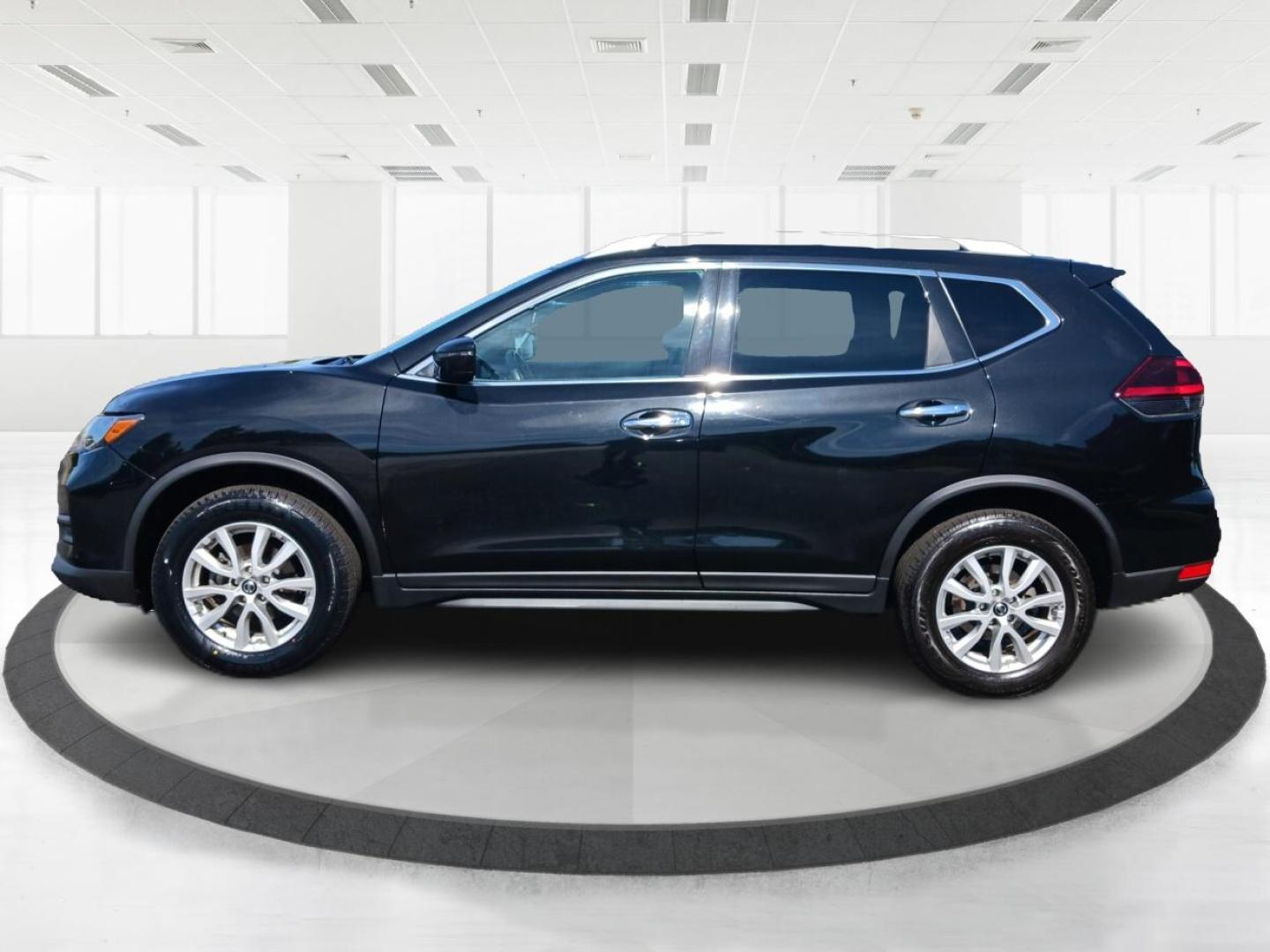 2019 Nissan Rogue SV AWD (KNMAT2MV8KP) with an 2.5L L4 DOHC 16V engine, Continuously Variable Transmission transmission, located at 1230 East Main St, Xenia, OH, 45385, (937) 908-9800, 39.688026, -83.910172 - 2019 Nissan Rogue SV AWD - Photo#5