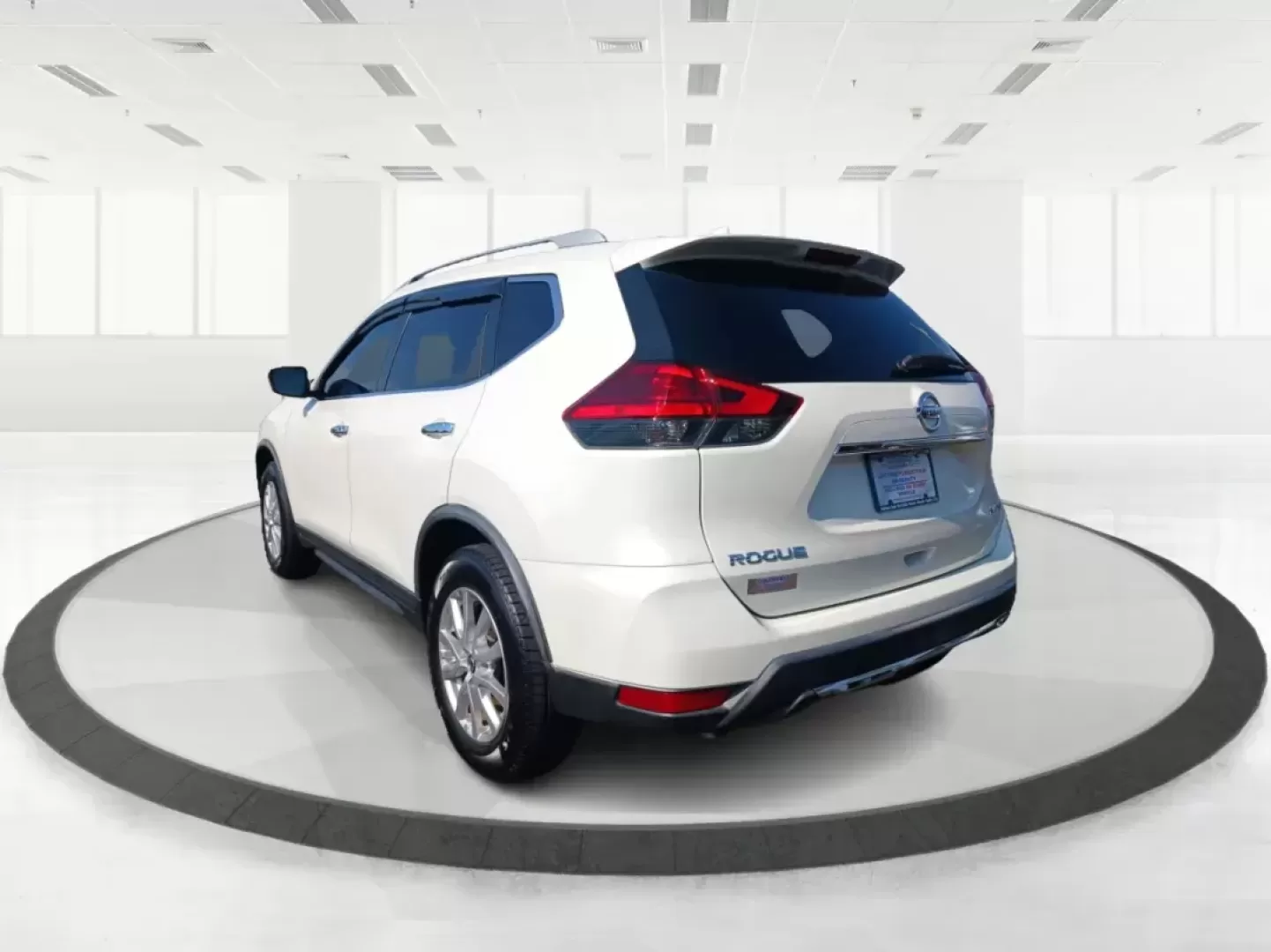 2017 Nissan Rogue SV AWD (KNMAT2MV9HP) with an 2.5L L4 DOHC 16V engine, Continuously Variable Transmission transmission, located at 1184 Kauffman Ave, Fairborn, OH, 45324, (937) 908-9800, 39.807072, -84.030914 - 2017 Nissan Rogue SV AWD - Photo#5