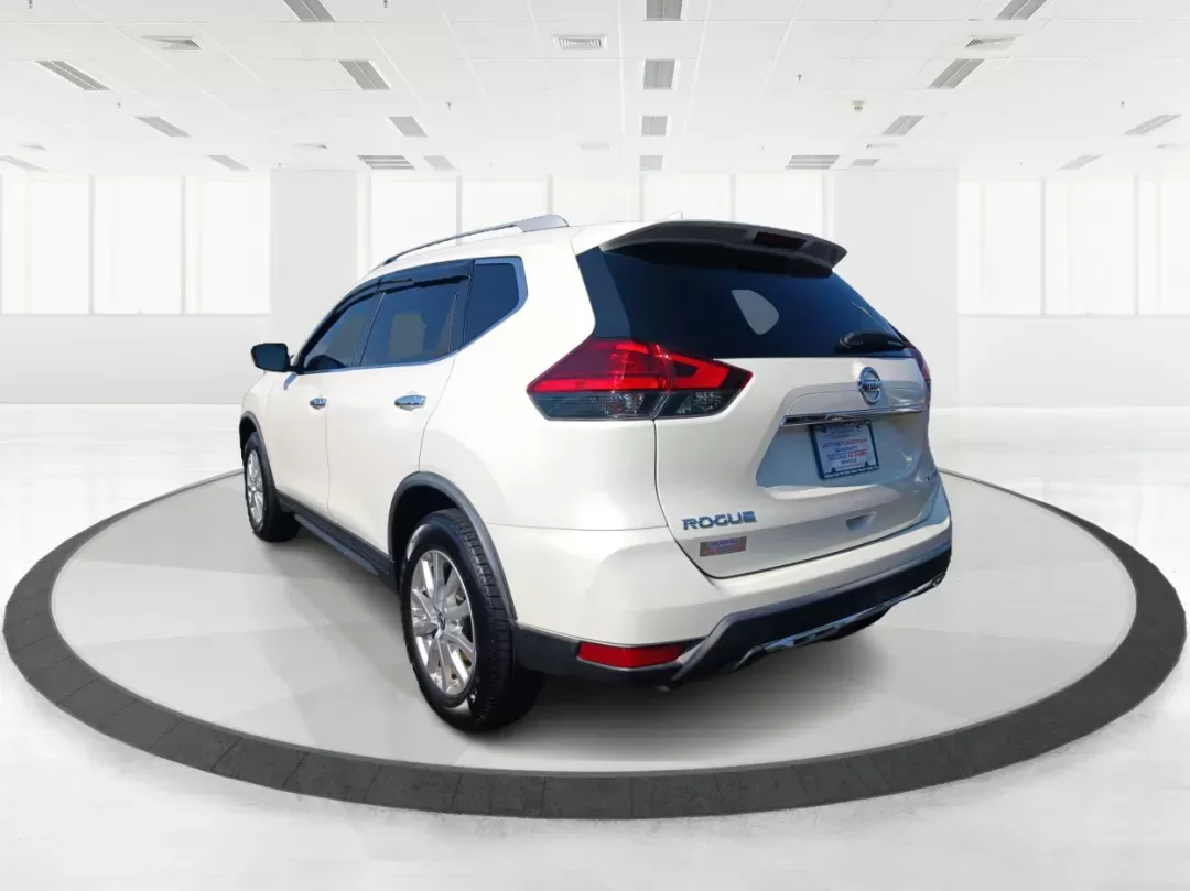2017 Nissan Rogue SV AWD (KNMAT2MV9HP) with an 2.5L L4 DOHC 16V engine, Continuously Variable Transmission transmission, located at 1184 Kauffman Ave, Fairborn, OH, 45324, (937) 908-9800, 39.807072, -84.030914 - Photo#5