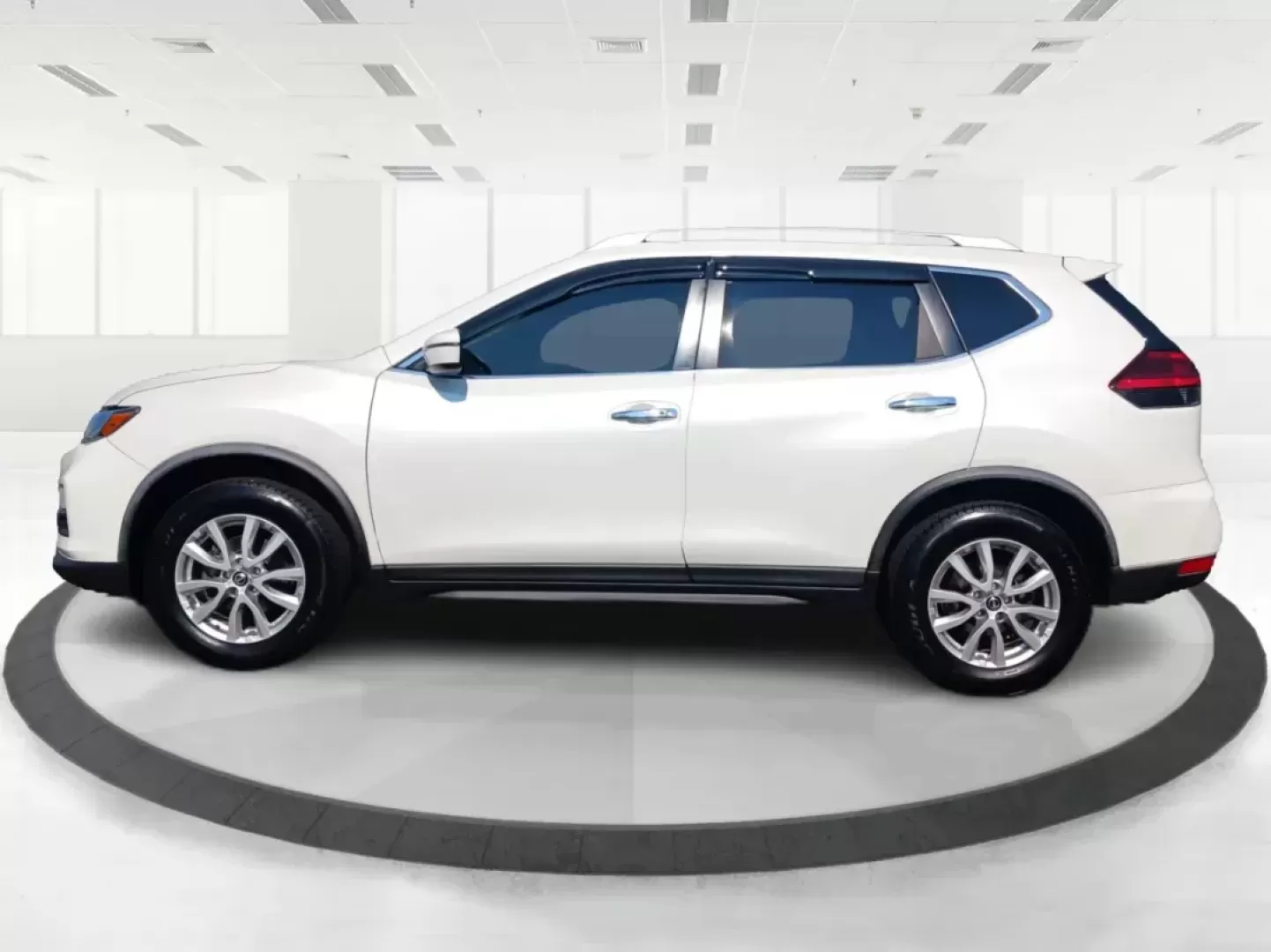 2017 Nissan Rogue SV AWD (KNMAT2MV9HP) with an 2.5L L4 DOHC 16V engine, Continuously Variable Transmission transmission, located at 1184 Kauffman Ave, Fairborn, OH, 45324, (937) 908-9800, 39.807072, -84.030914 - 2017 Nissan Rogue SV AWD - Photo#6