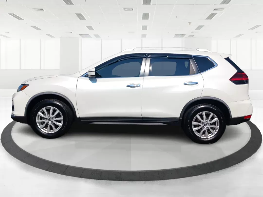 2017 Nissan Rogue SV AWD (KNMAT2MV9HP) with an 2.5L L4 DOHC 16V engine, Continuously Variable Transmission transmission, located at 1184 Kauffman Ave, Fairborn, OH, 45324, (937) 908-9800, 39.807072, -84.030914 - Photo#6
