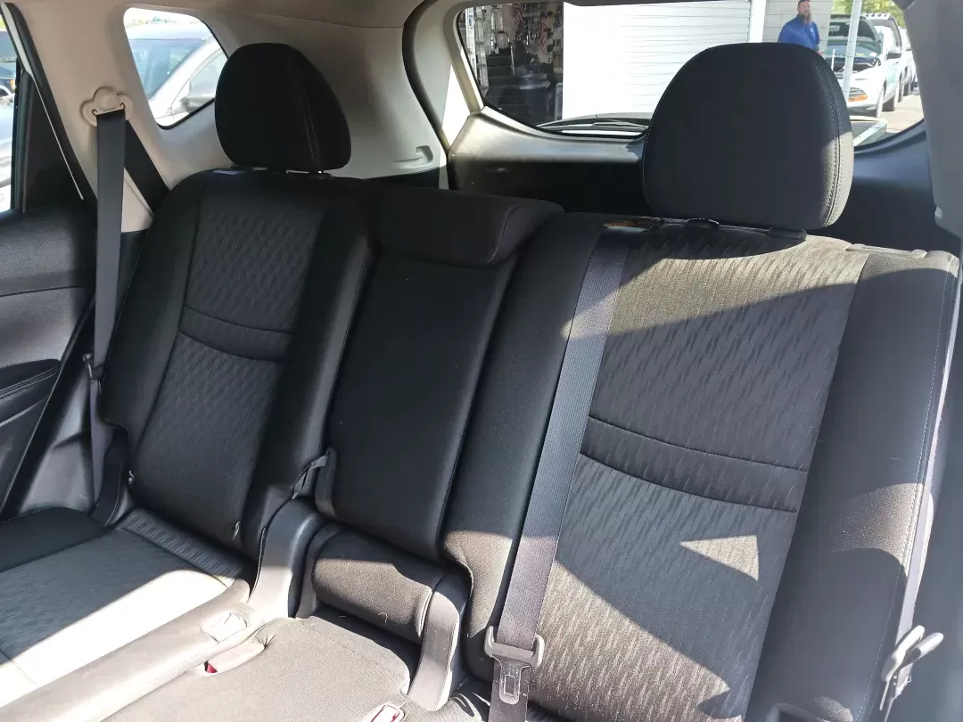 2017 Nissan Rogue SV AWD (KNMAT2MV9HP) with an 2.5L L4 DOHC 16V engine, Continuously Variable Transmission transmission, located at 1184 Kauffman Ave, Fairborn, OH, 45324, (937) 908-9800, 39.807072, -84.030914 - Photo#10