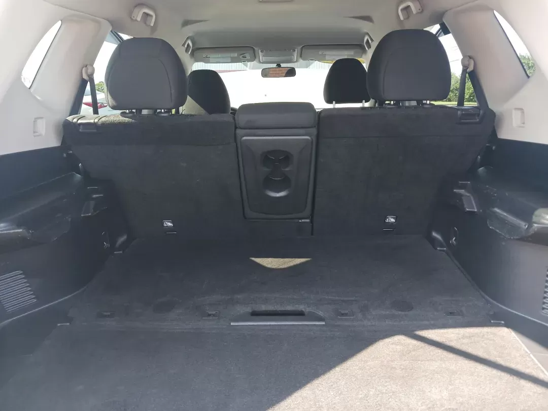2017 Nissan Rogue SV AWD (KNMAT2MV9HP) with an 2.5L L4 DOHC 16V engine, Continuously Variable Transmission transmission, located at 1184 Kauffman Ave, Fairborn, OH, 45324, (937) 908-9800, 39.807072, -84.030914 - Photo#12