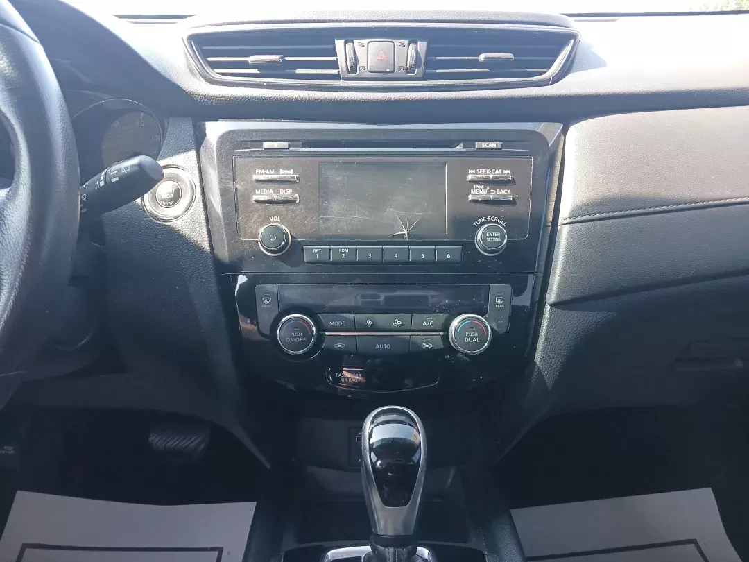 2017 Nissan Rogue SV AWD (KNMAT2MV9HP) with an 2.5L L4 DOHC 16V engine, Continuously Variable Transmission transmission, located at 1184 Kauffman Ave, Fairborn, OH, 45324, (937) 908-9800, 39.807072, -84.030914 - Photo#13