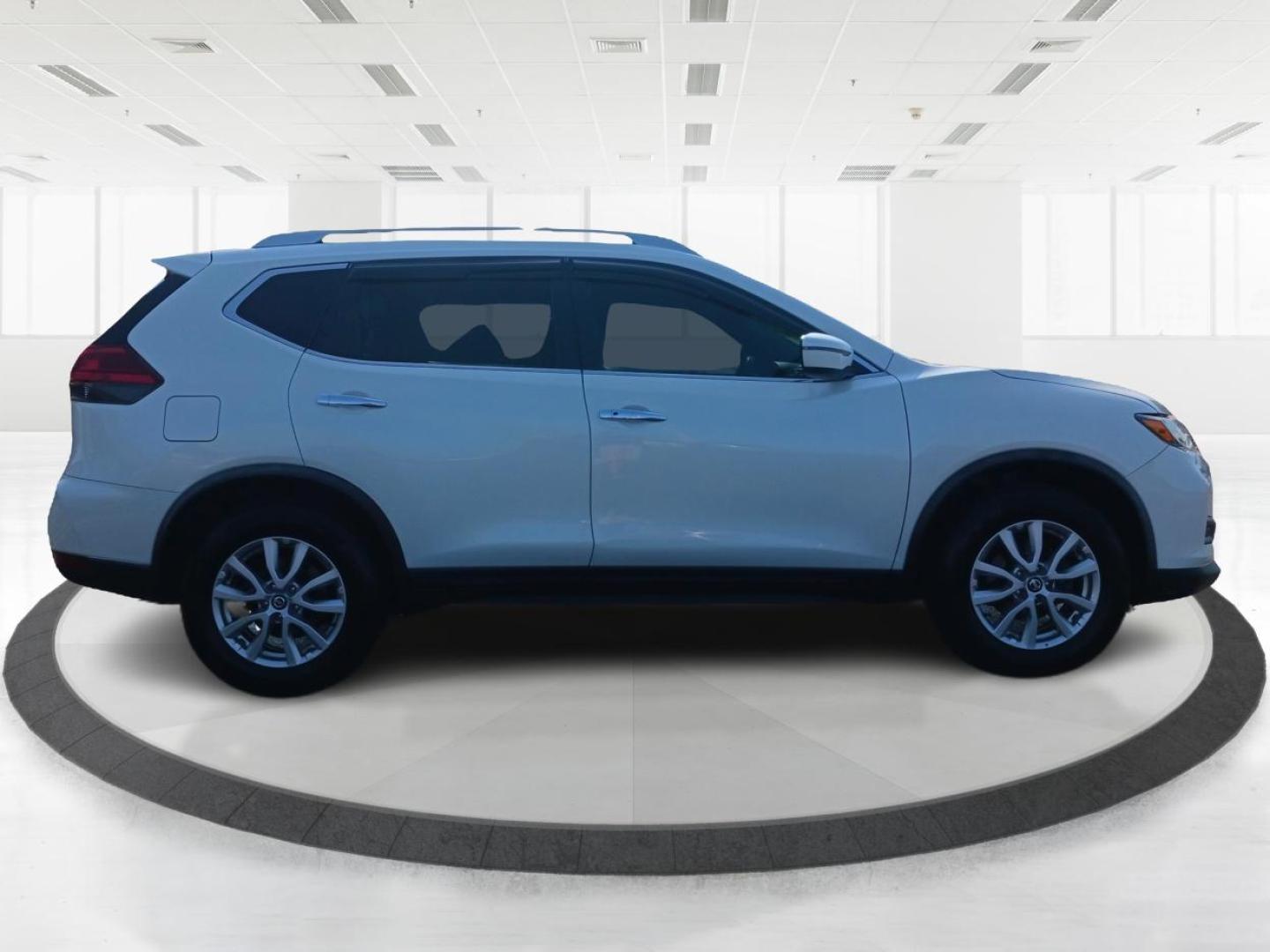 2017 Nissan Rogue SV AWD (KNMAT2MV9HP) with an 2.5L L4 DOHC 16V engine, Continuously Variable Transmission transmission, located at 1184 Kauffman Ave, Fairborn, OH, 45324, (937) 908-9800, 39.807072, -84.030914 - 2017 Nissan Rogue SV AWD - Photo#1